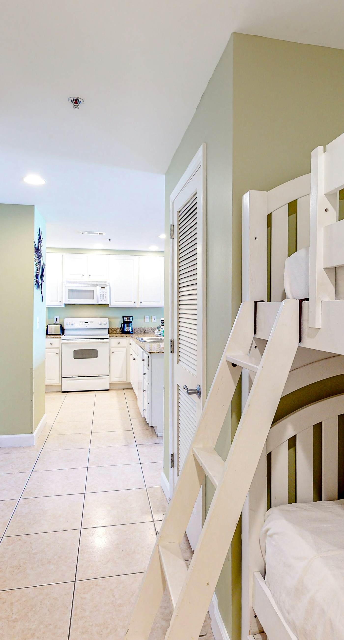 14th-Floor Gulf front condo with beach views, hot tub/pools/gym