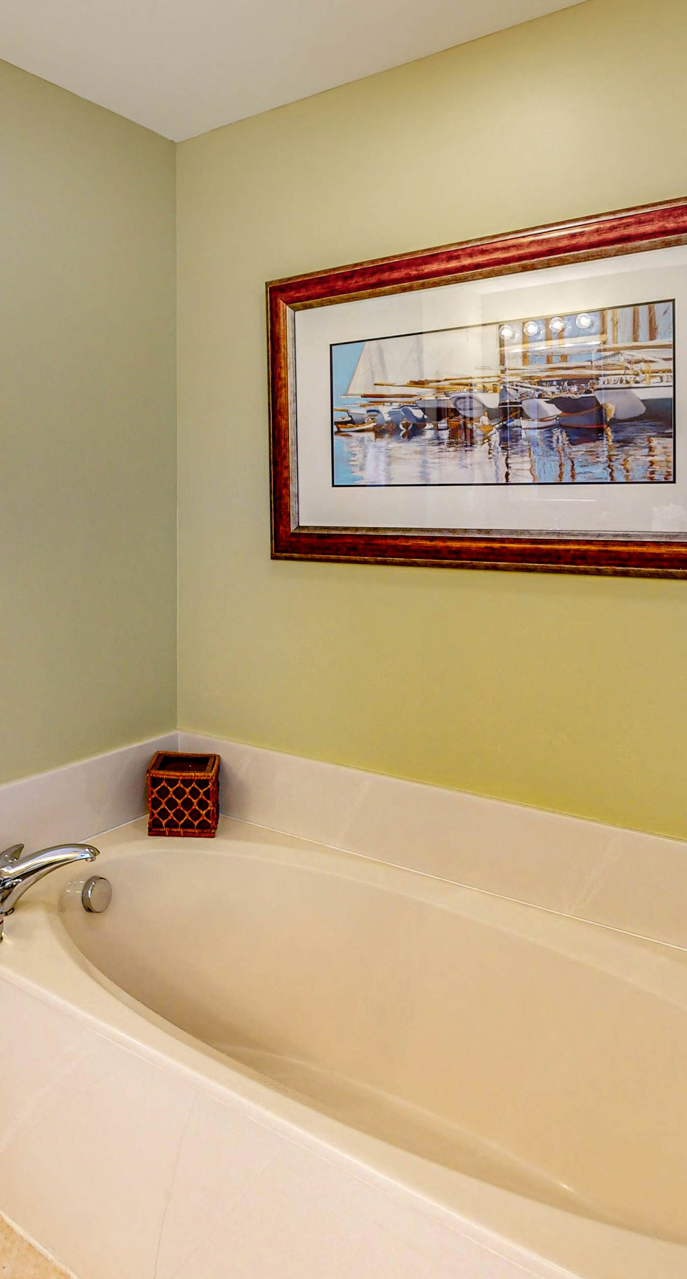 14th-Floor Gulf front condo with beach views, hot tub/pools/gym