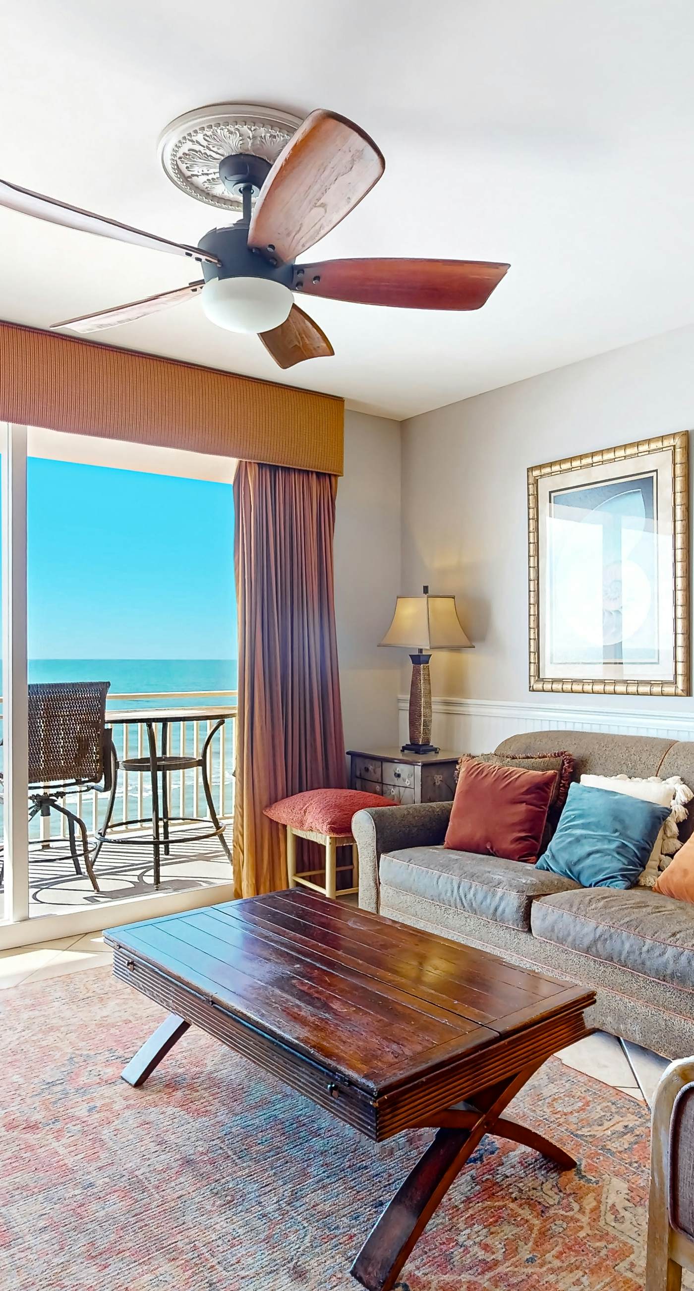 Beachfront, high-end condo with Pool, Hot tub & Splash pad