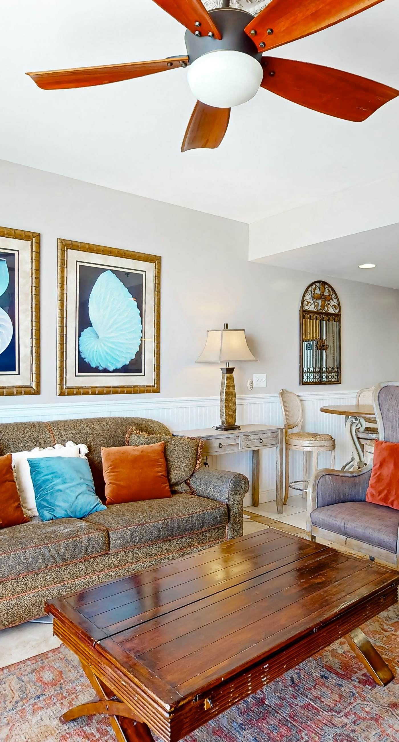 Beachfront, high-end condo with Pool, Hot tub & Splash pad