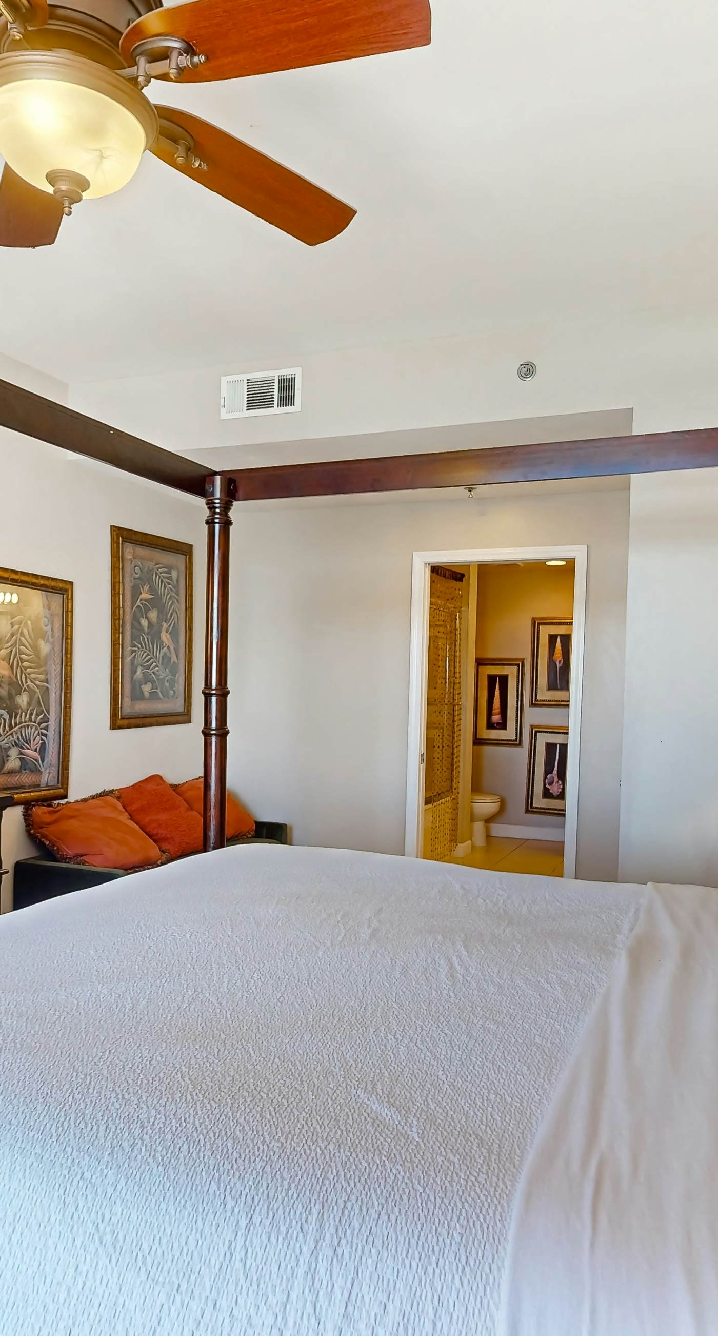 Beachfront, high-end condo with Pool, Hot tub & Splash pad