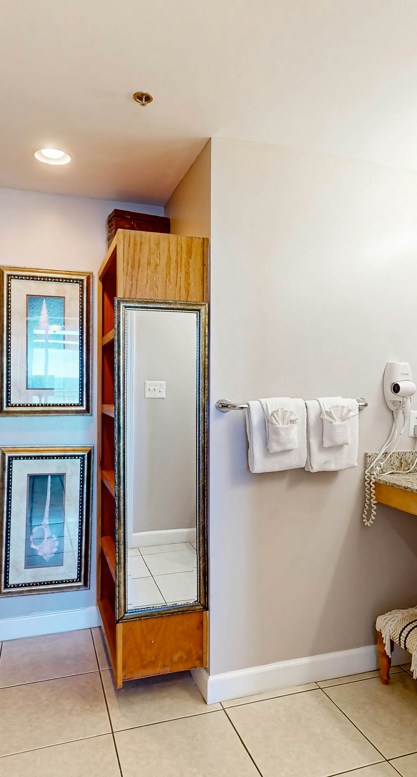 Beachfront, high-end condo with Pool, Hot tub & Splash pad