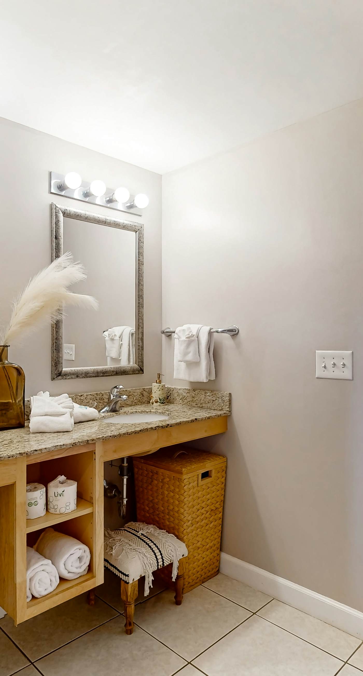 Beachfront, high-end condo with Pool, Hot tub & Splash pad