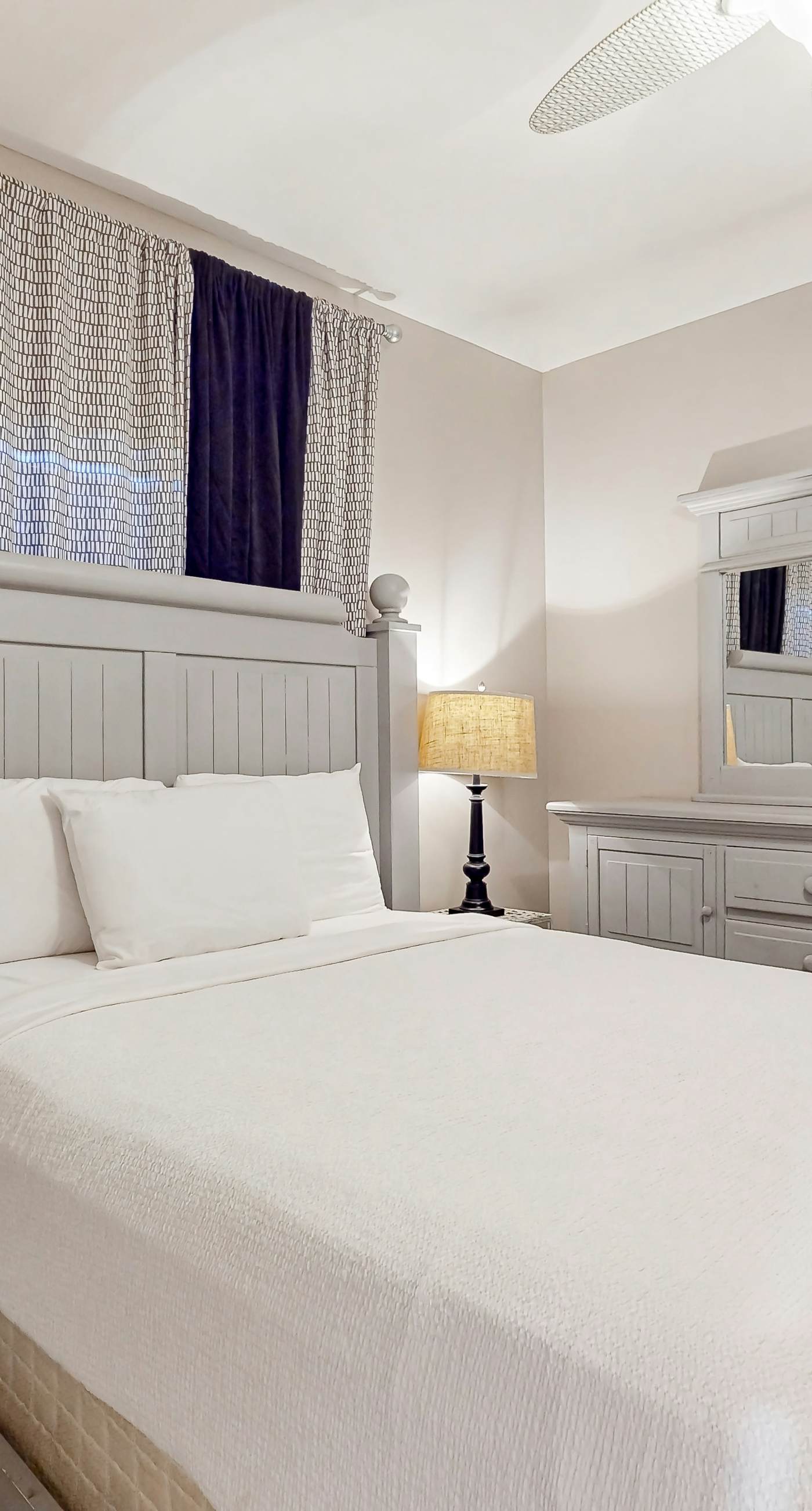 Beachfront, high-end condo with Pool, Hot tub & Splash pad