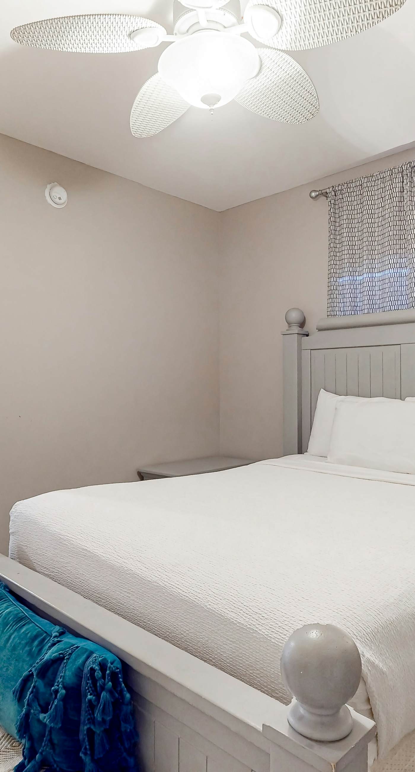 Beachfront, high-end condo with Pool, Hot tub & Splash pad