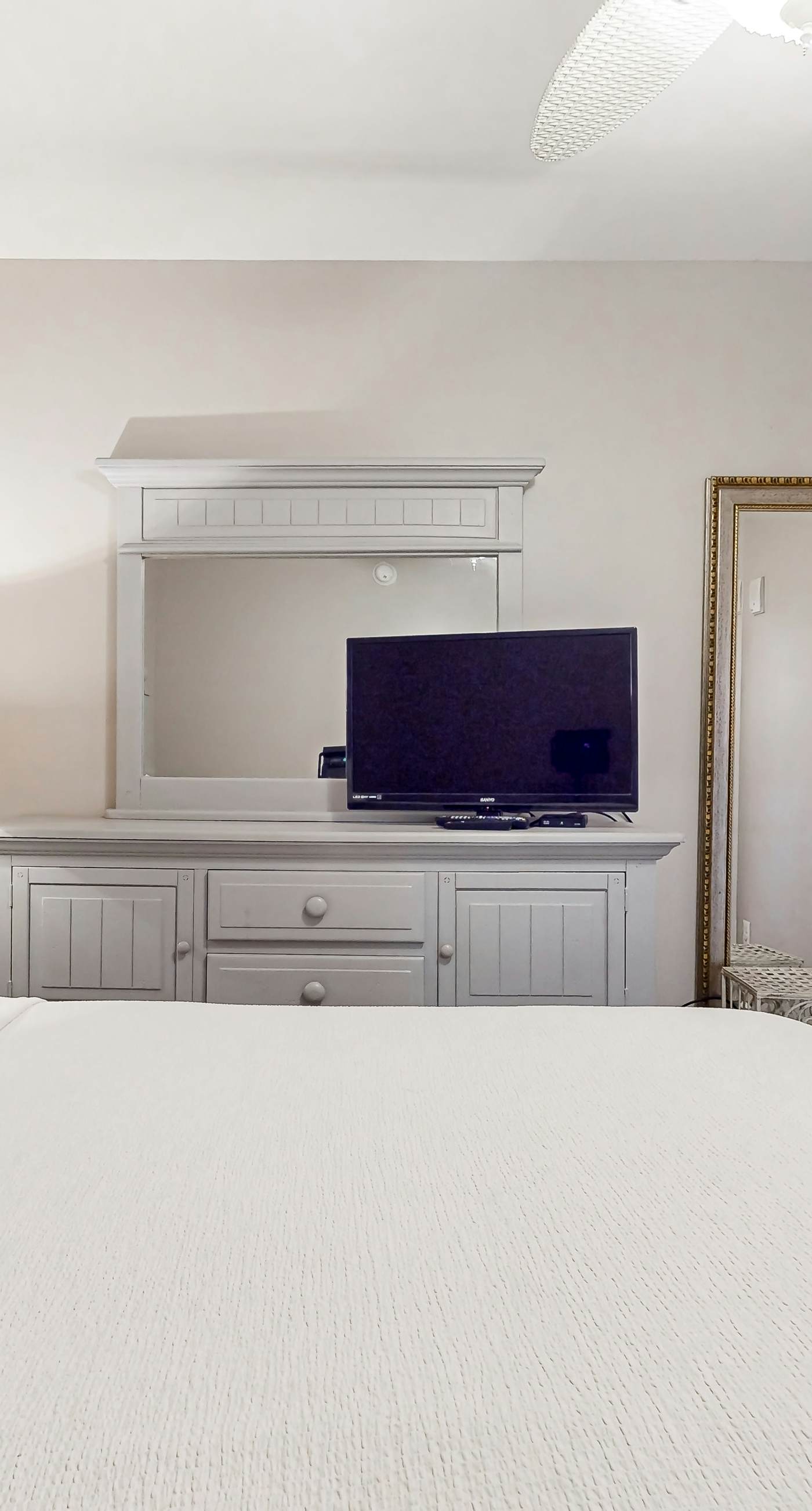 Beachfront, high-end condo with Pool, Hot tub & Splash pad