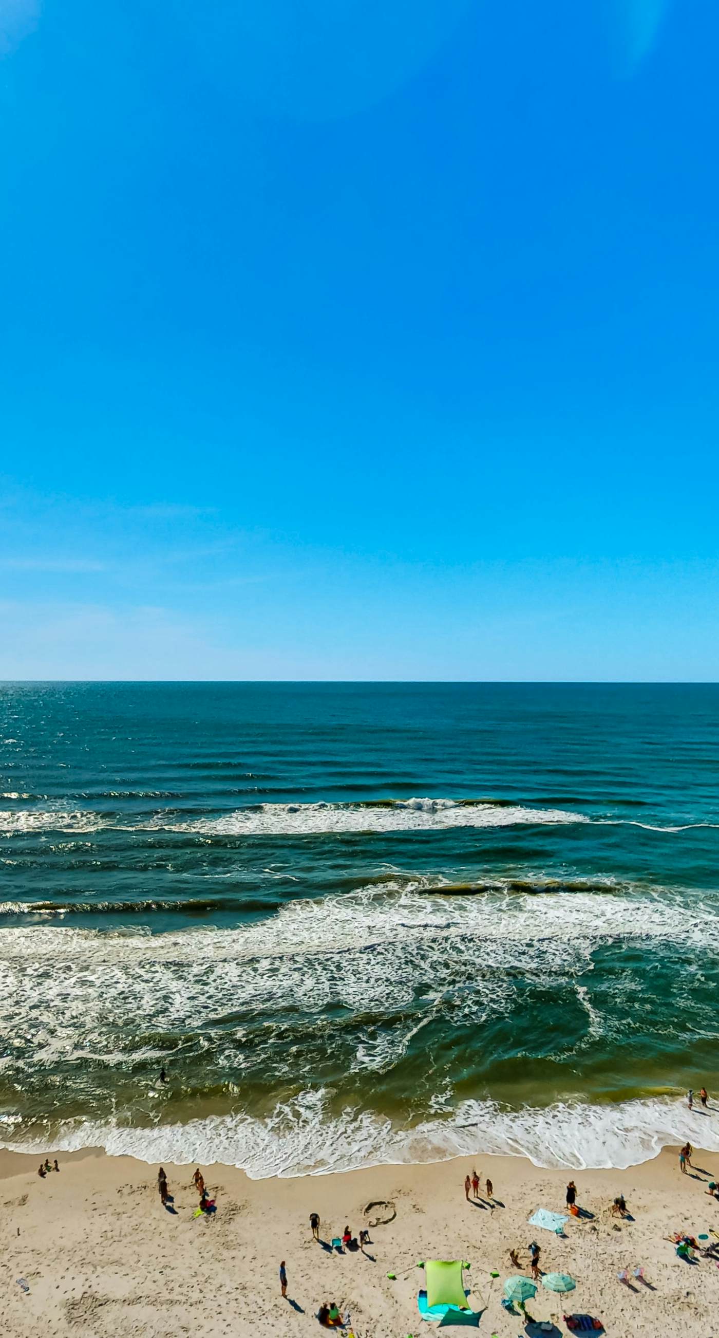 Beachfront, high-end condo with Pool, Hot tub & Splash pad