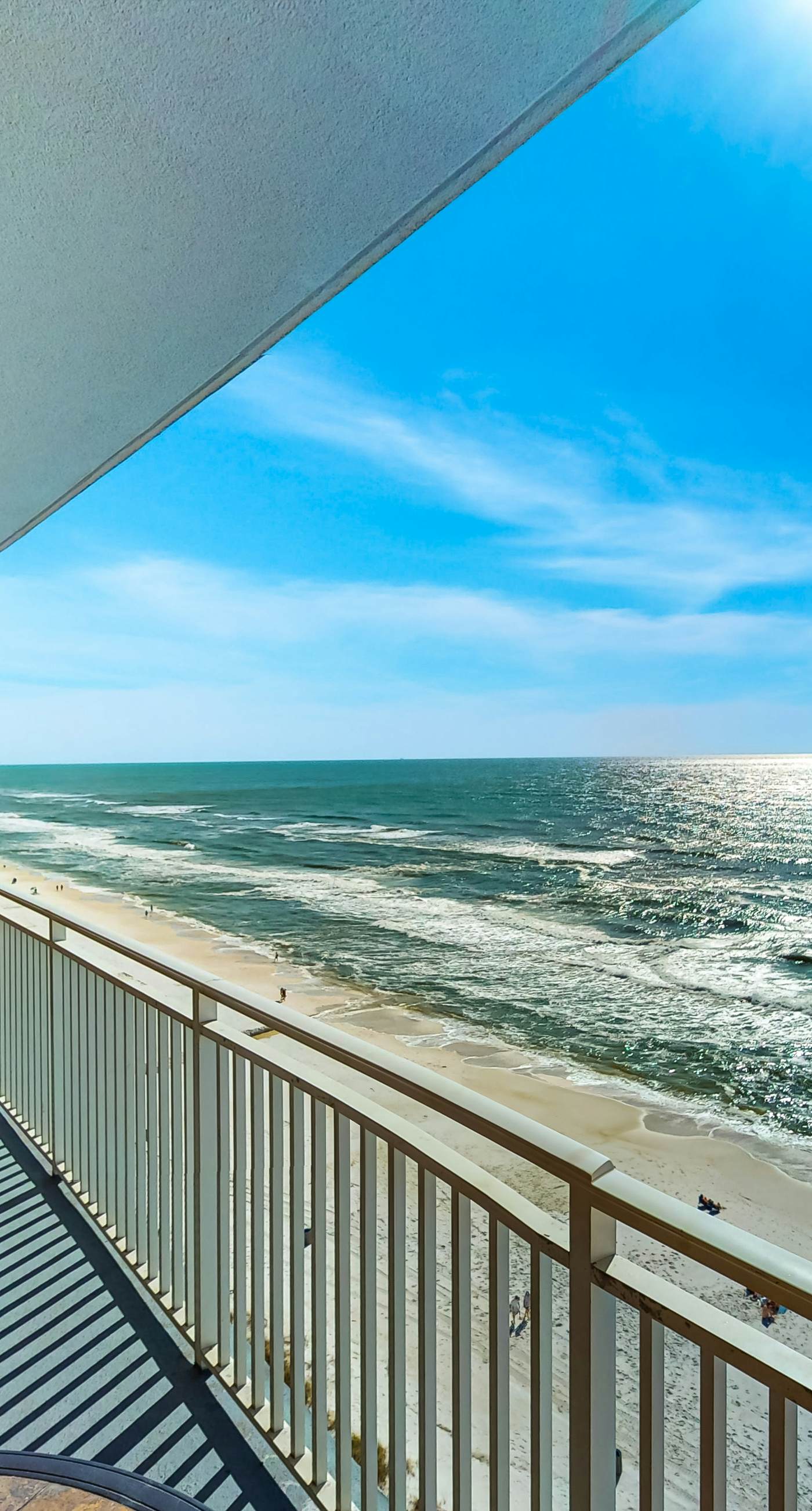 Beachfront, high-end condo with Pool, Hot tub & Splash pad