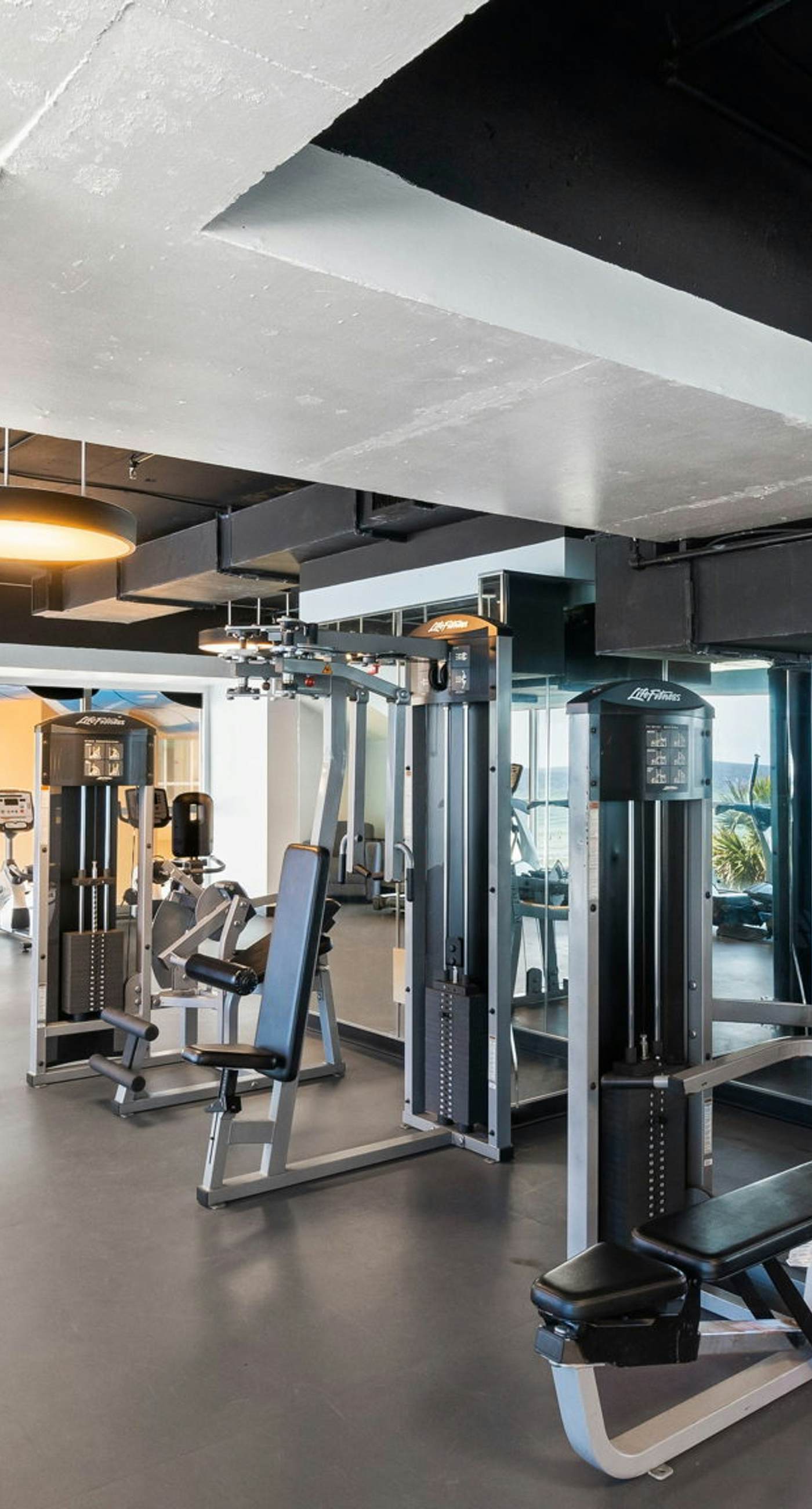 Beachfront, high-end condo with Pool, Hot tub & Splash pad