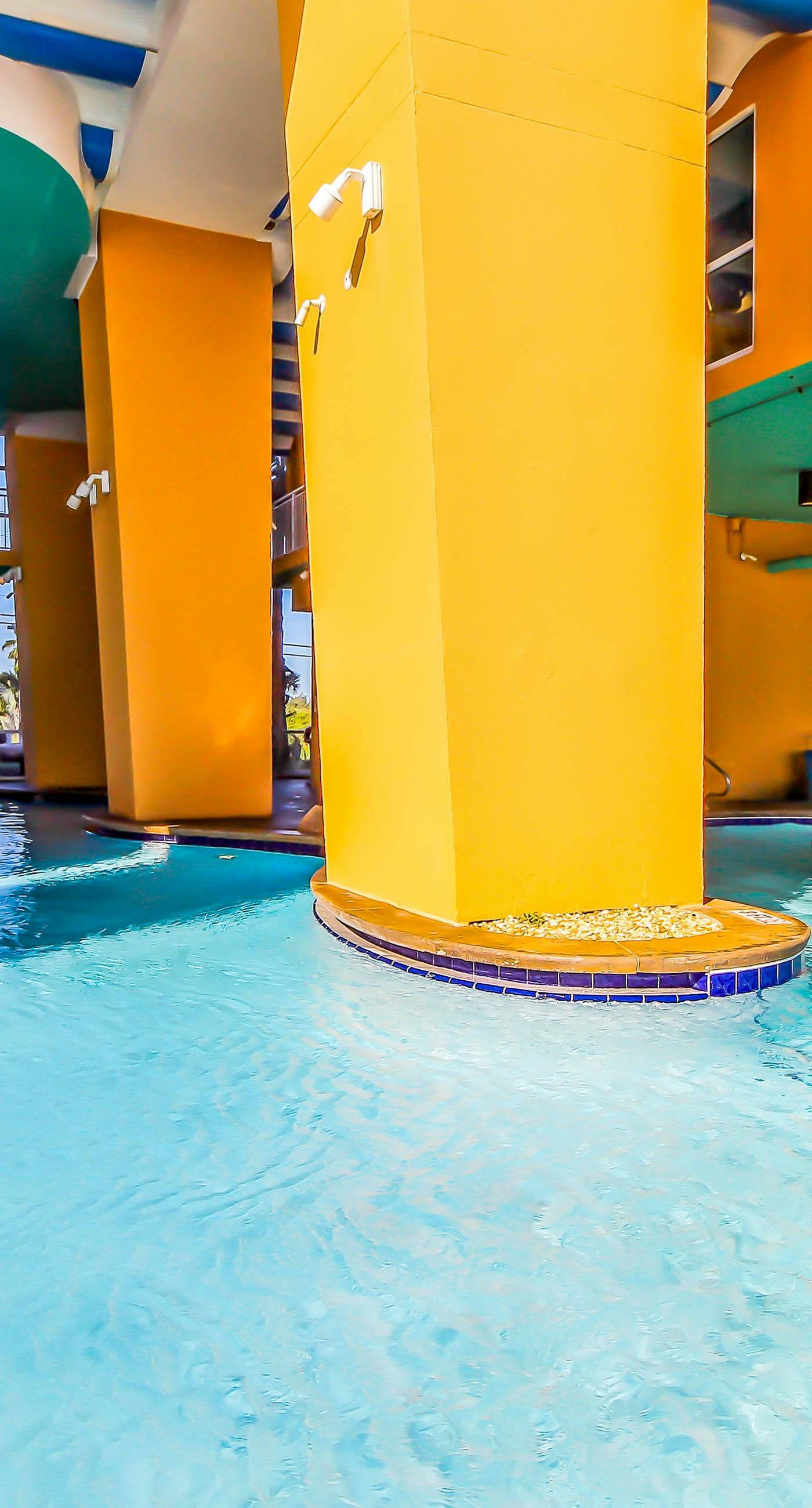 Beachfront, high-end condo with Pool, Hot tub & Splash pad