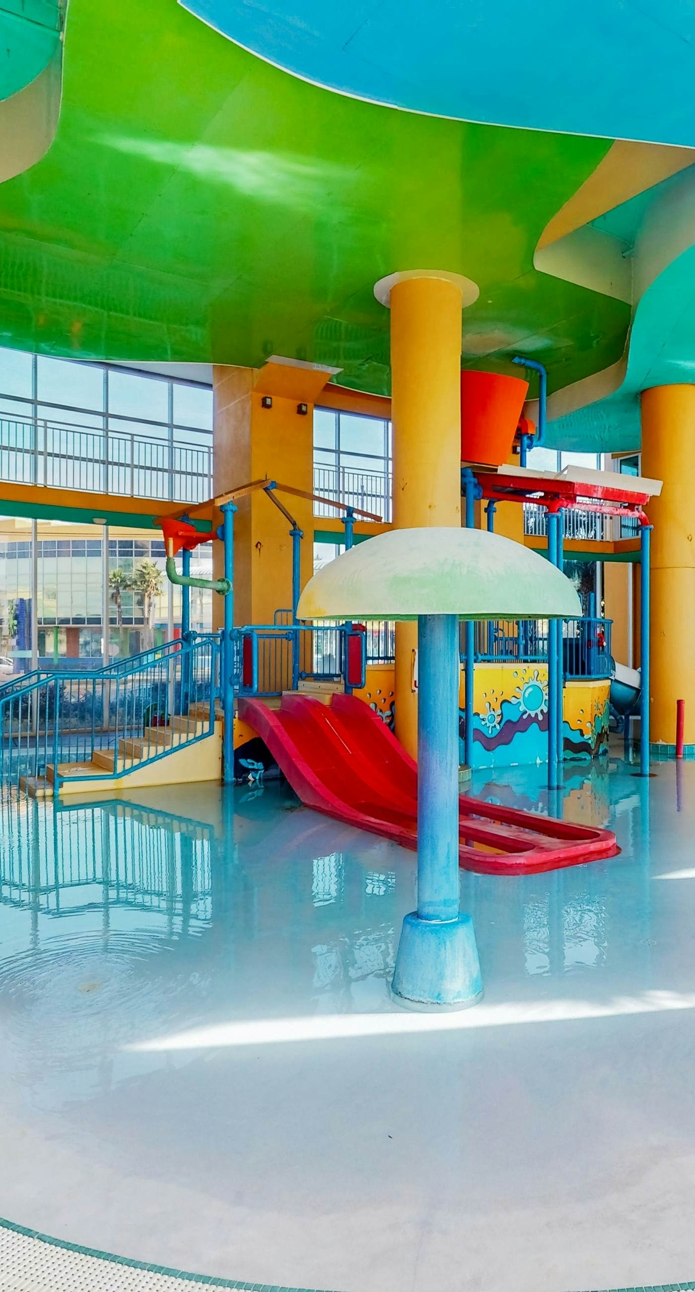 Beachfront, high-end condo with Pool, Hot tub & Splash pad