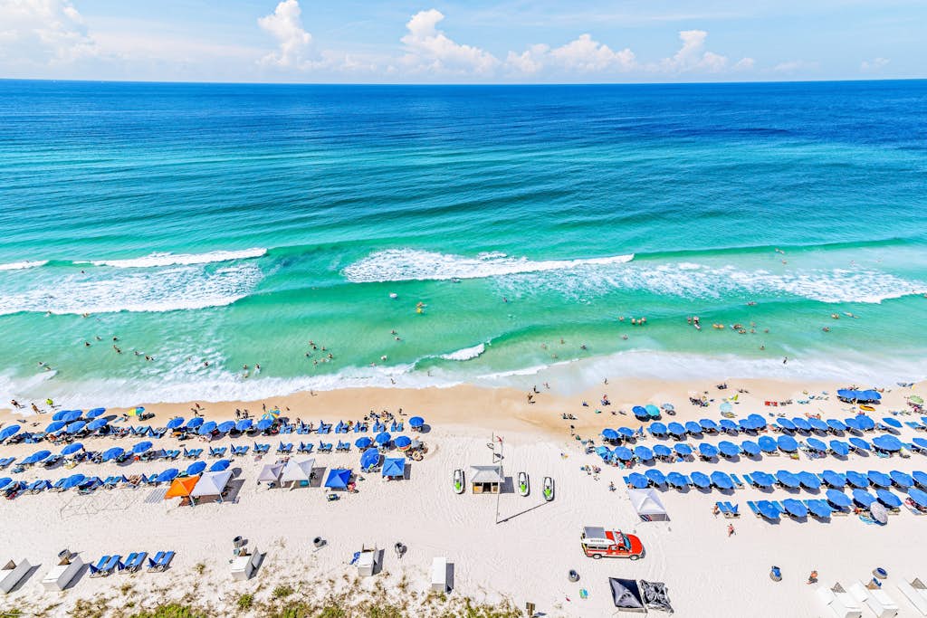 Beachfront, high-end condo with Pool, Hot tub & Splash pad