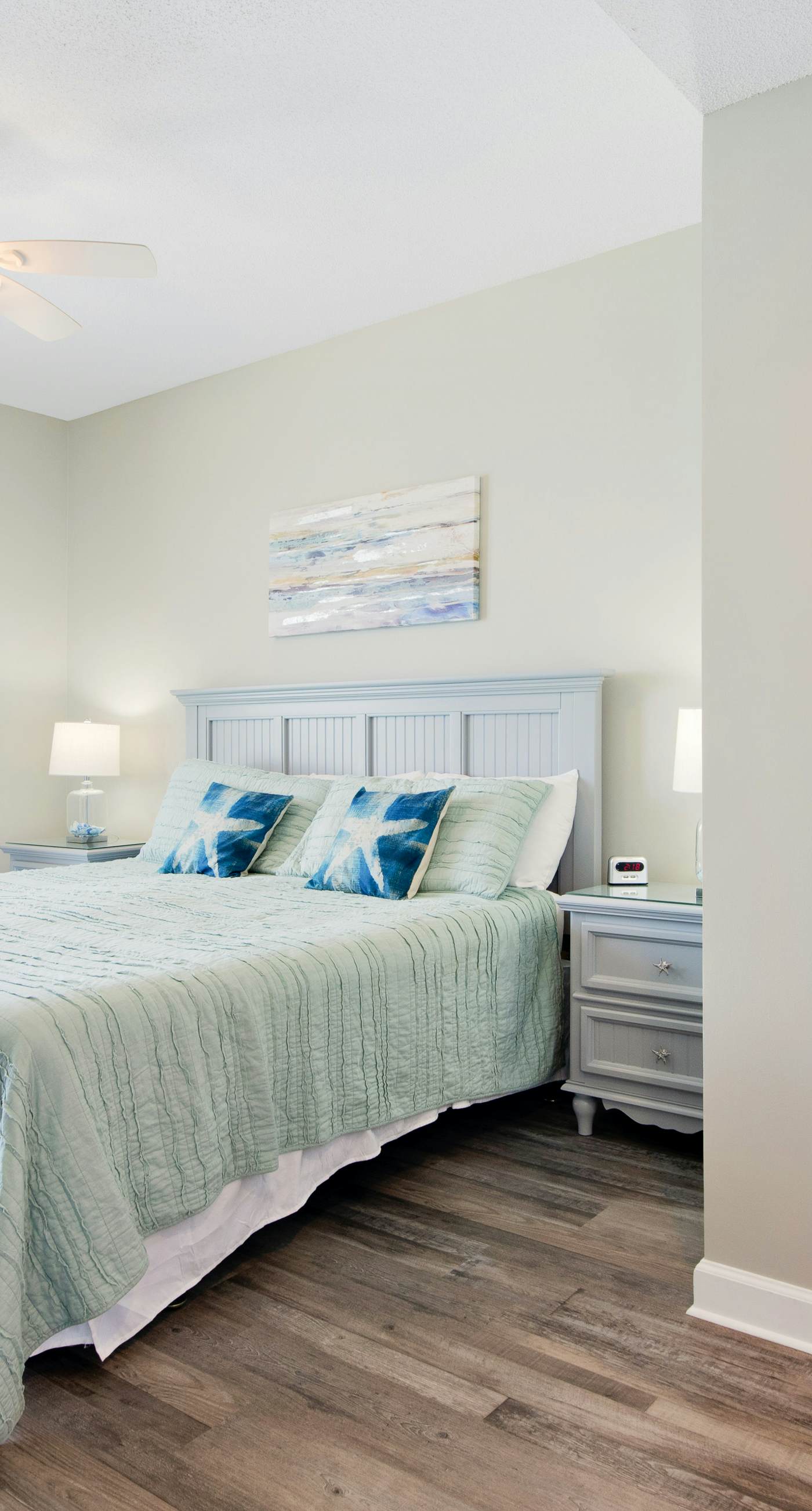 Sunny getaway at the beach with furnished balcony, pool & fitness room