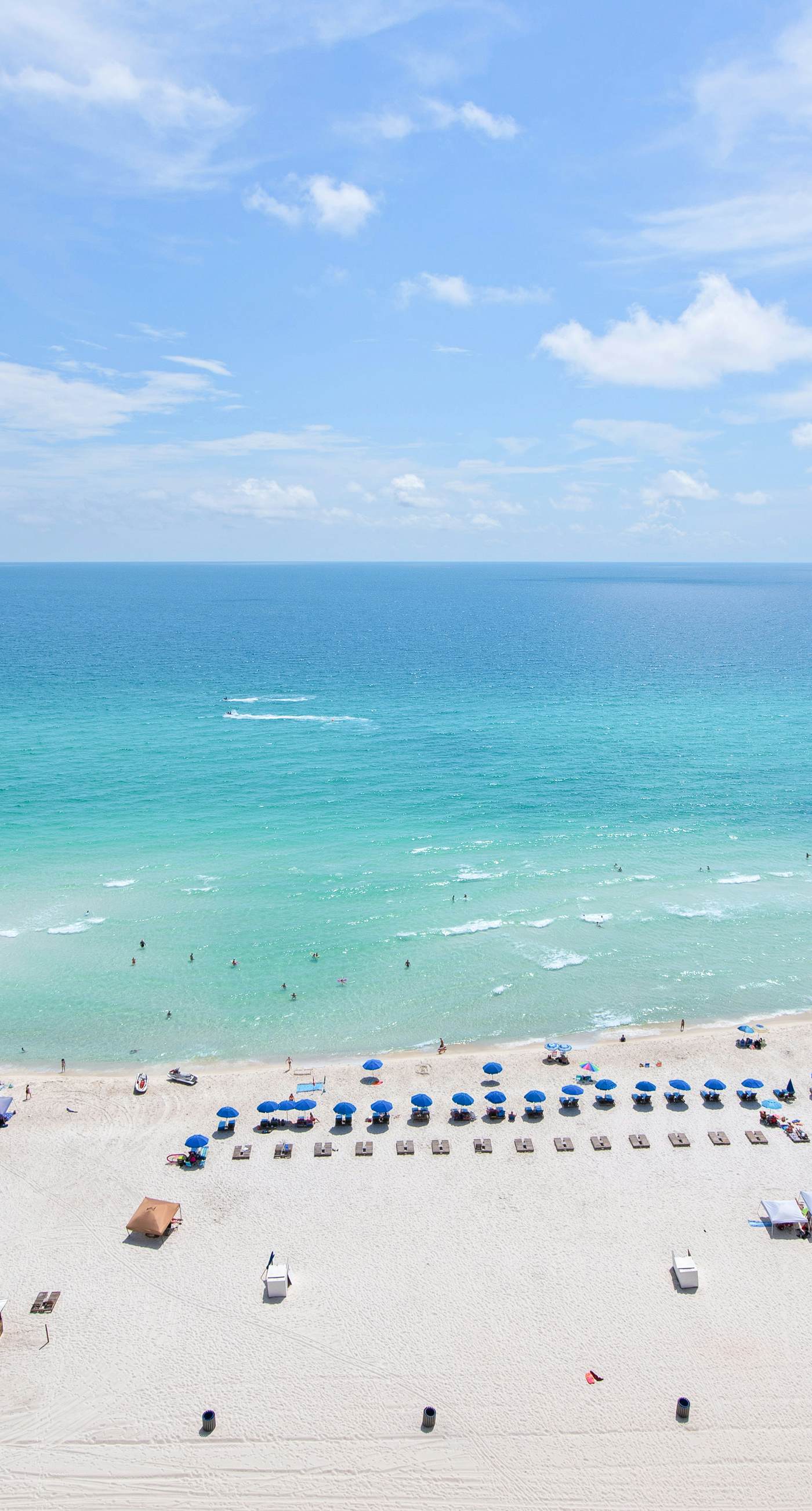 Sunny getaway at the beach with furnished balcony, pool & fitness room