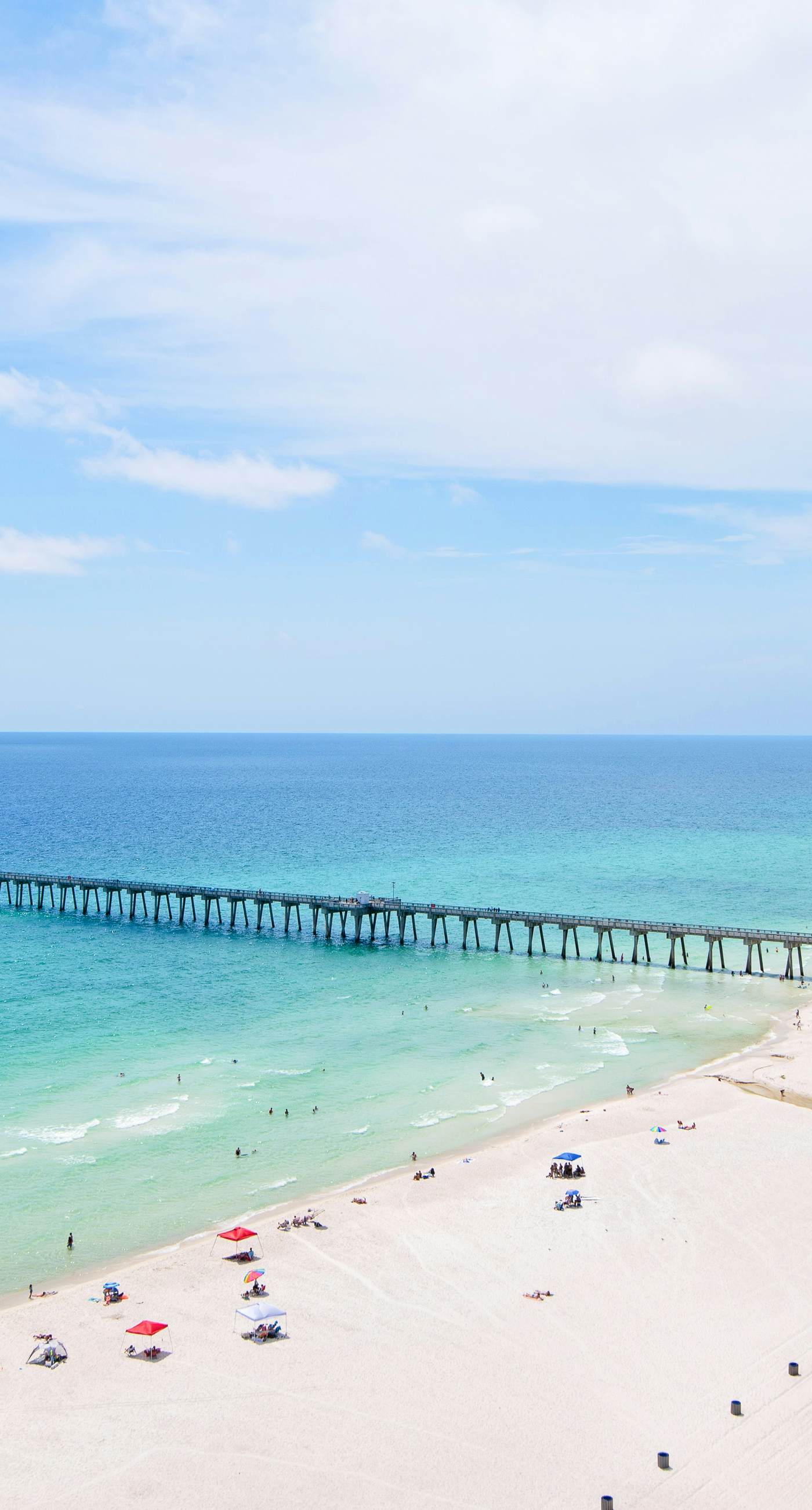 Sunny getaway at the beach with furnished balcony, pool & fitness room