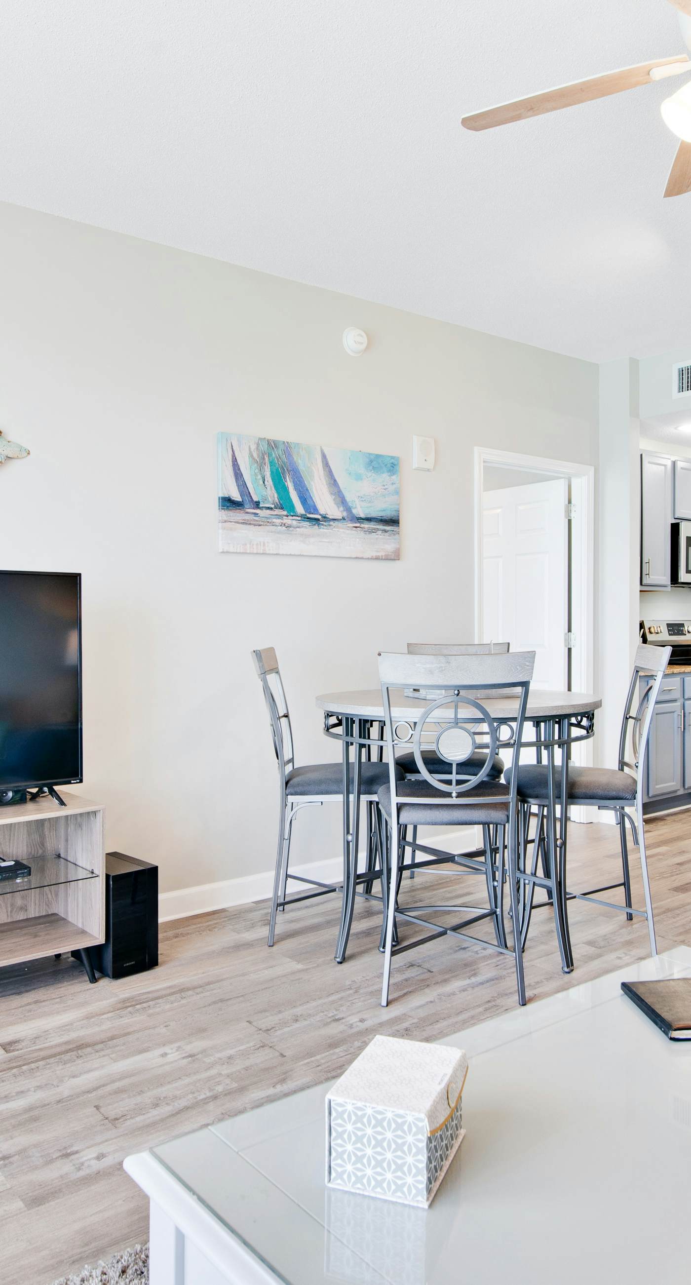 Sunny getaway at the beach with furnished balcony, pool & fitness room