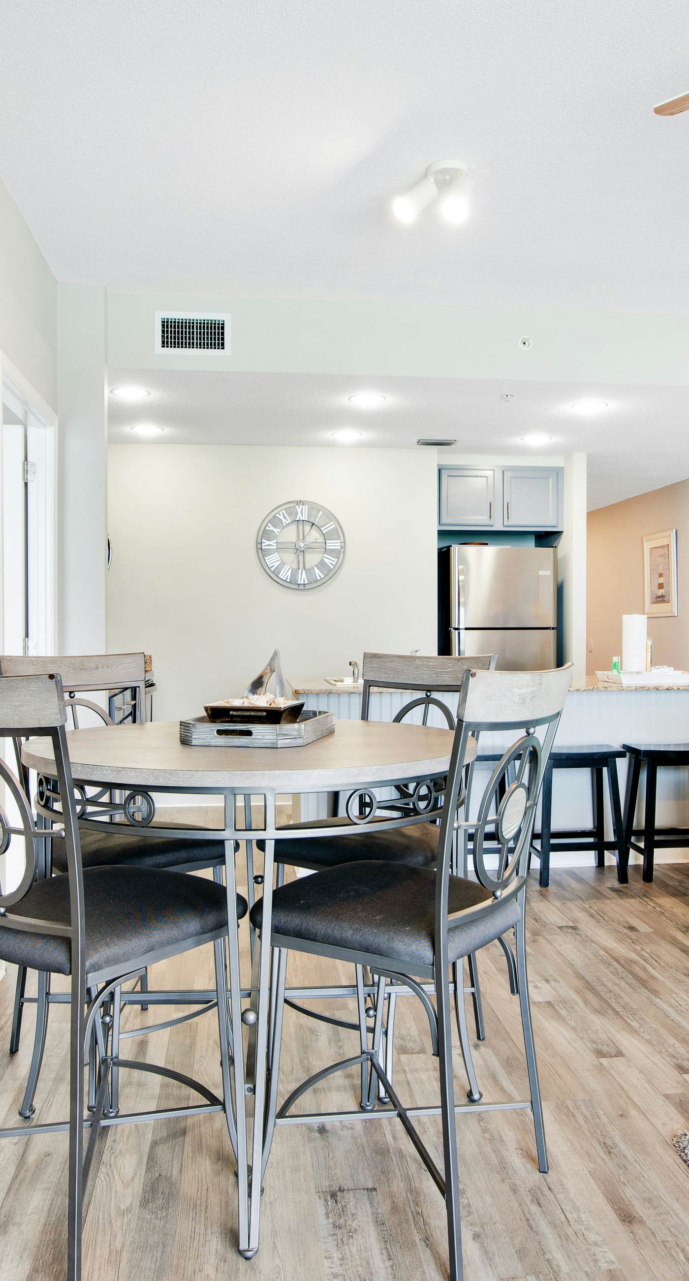 Sunny getaway at the beach with furnished balcony, pool & fitness room