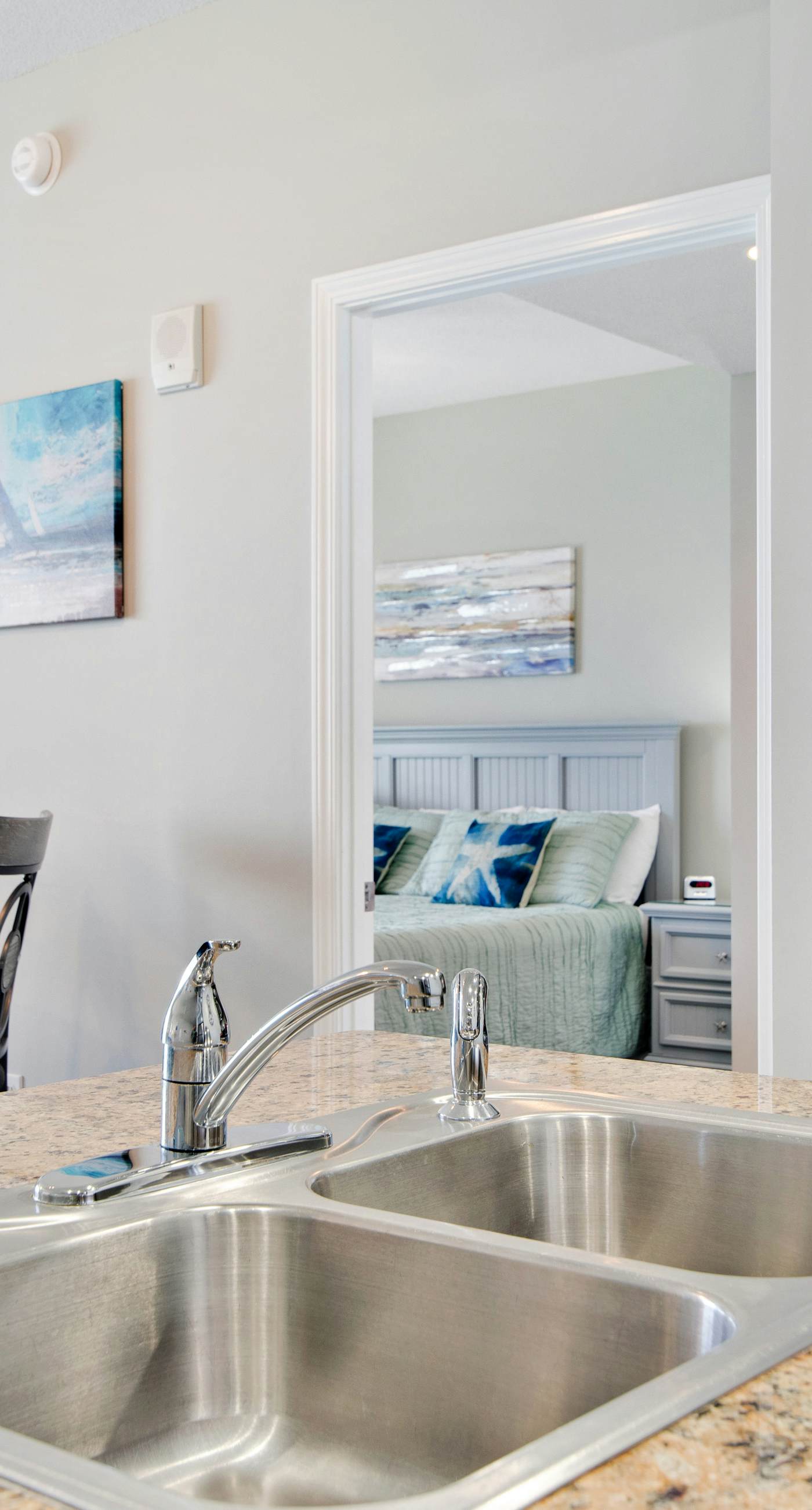 Sunny getaway at the beach with furnished balcony, pool & fitness room