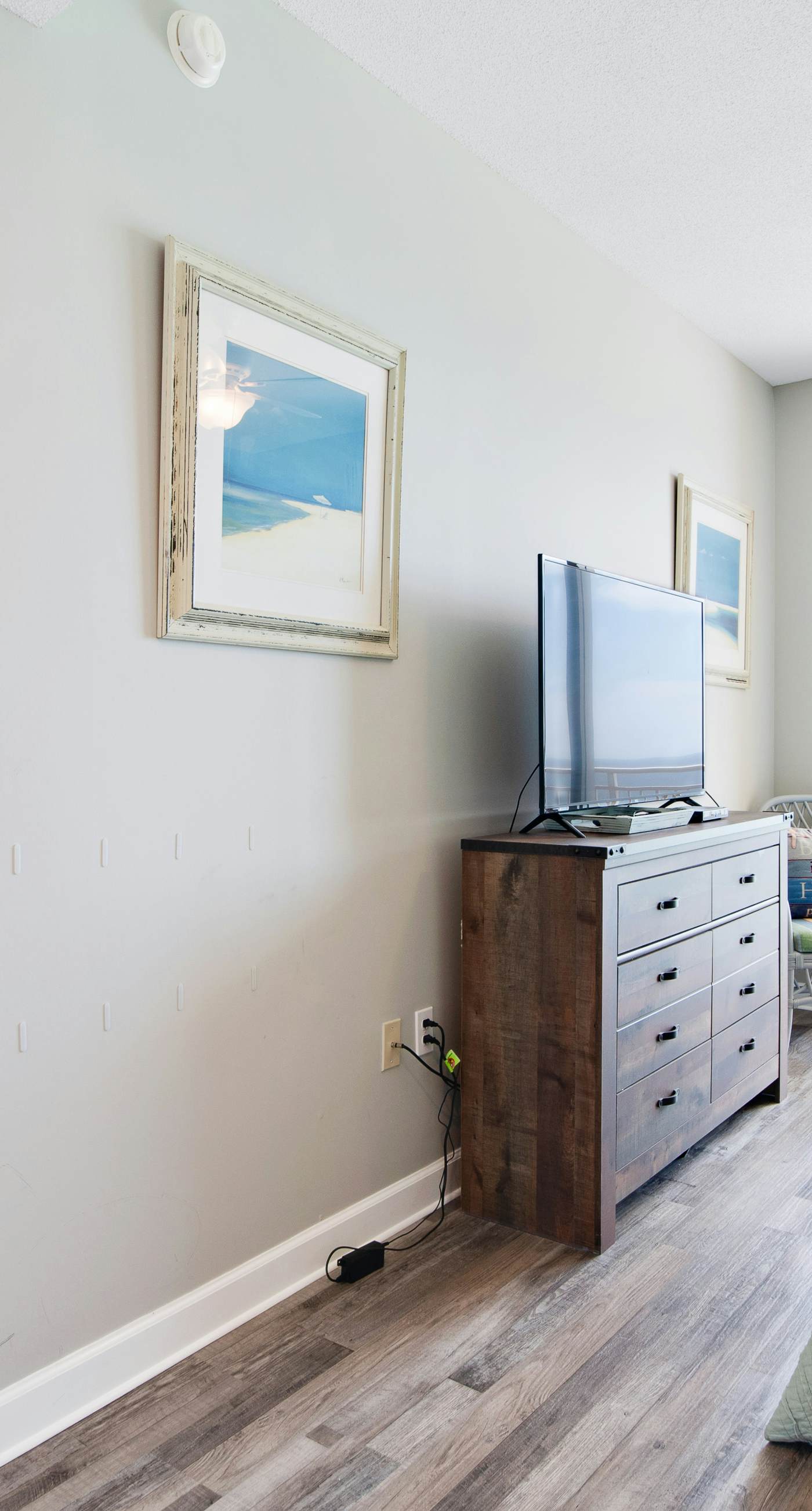 Sunny getaway at the beach with furnished balcony, pool & fitness room