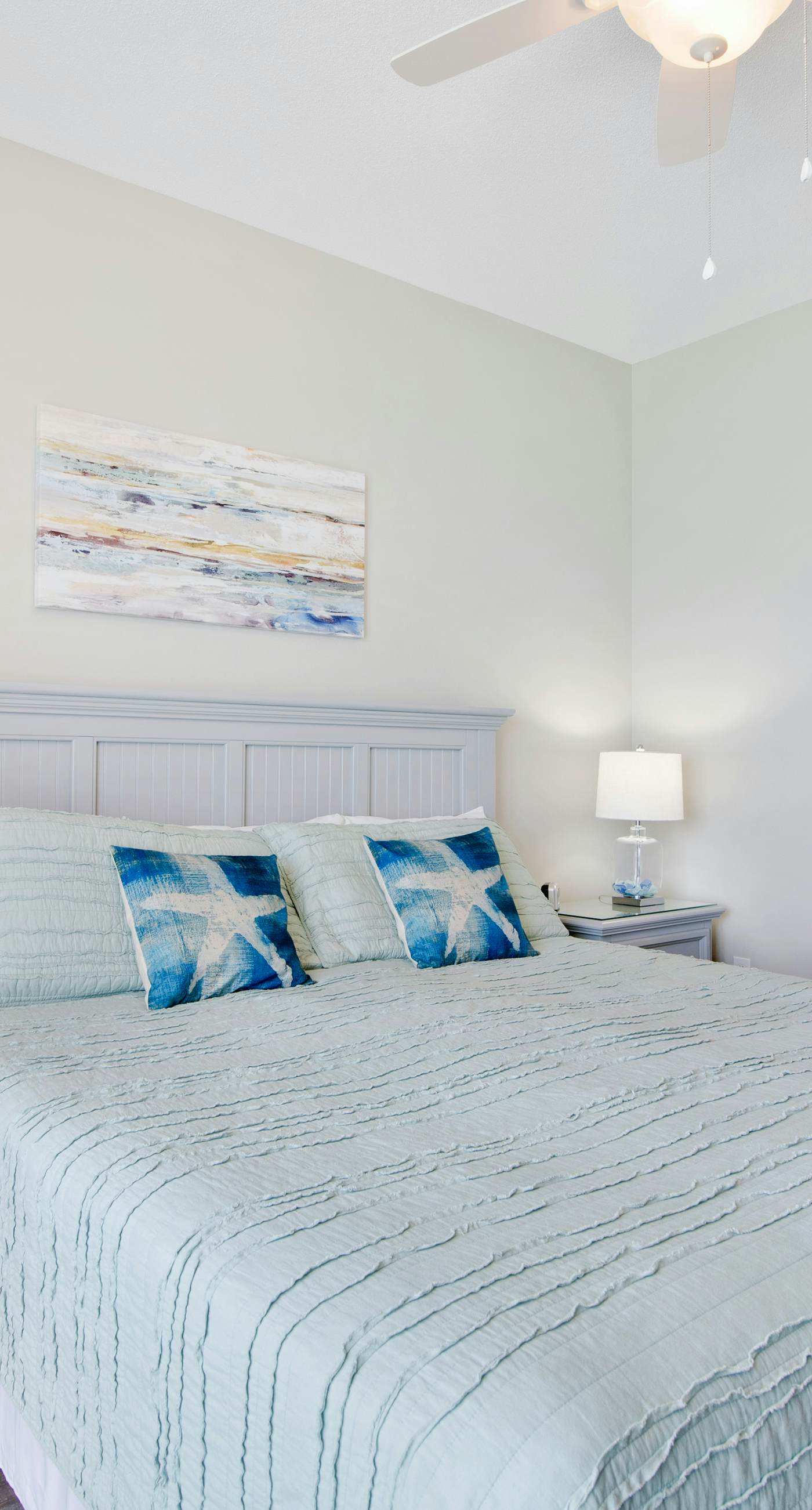 Sunny getaway at the beach with furnished balcony, pool & fitness room