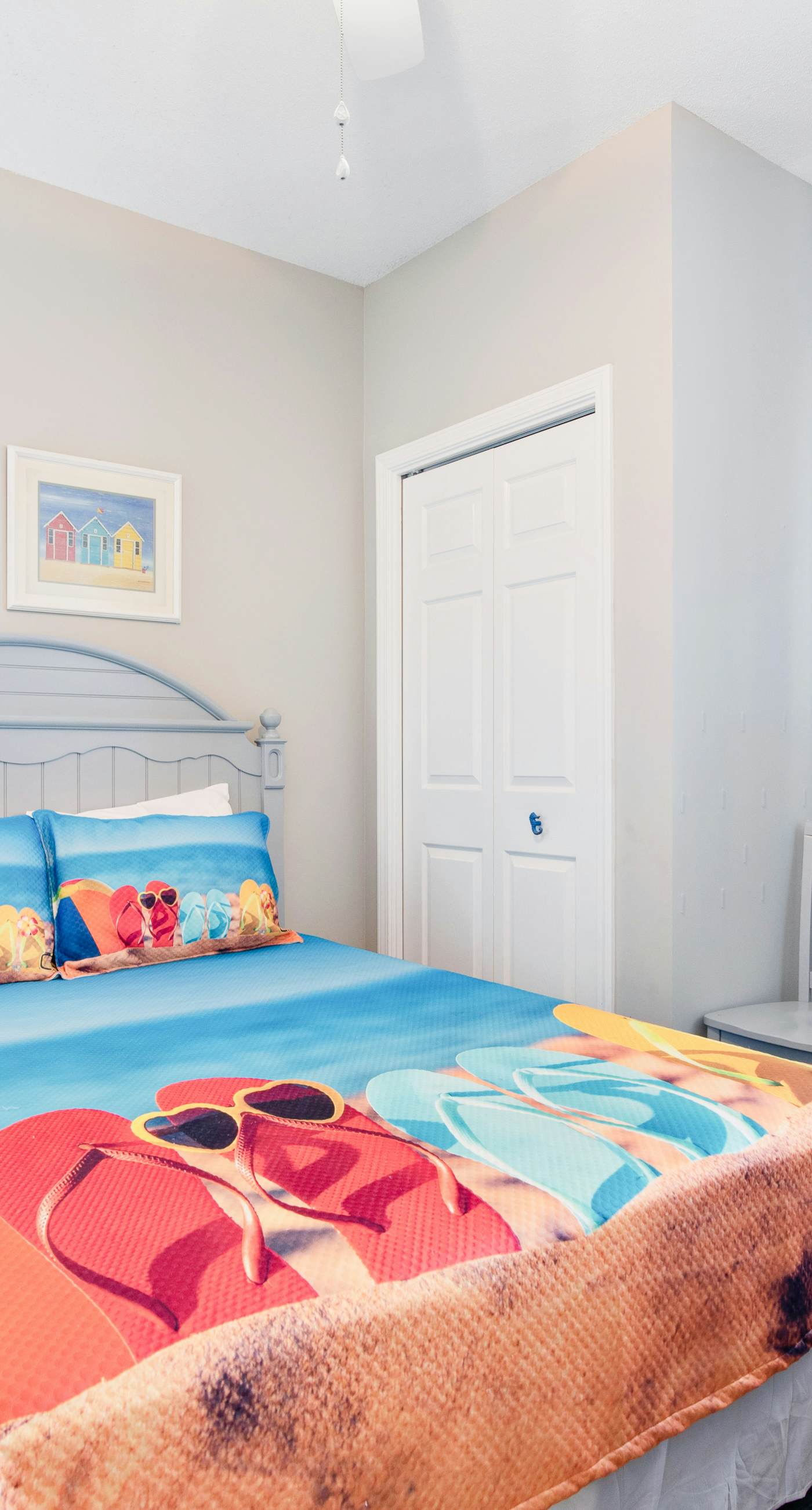 Sunny getaway at the beach with furnished balcony, pool & fitness room