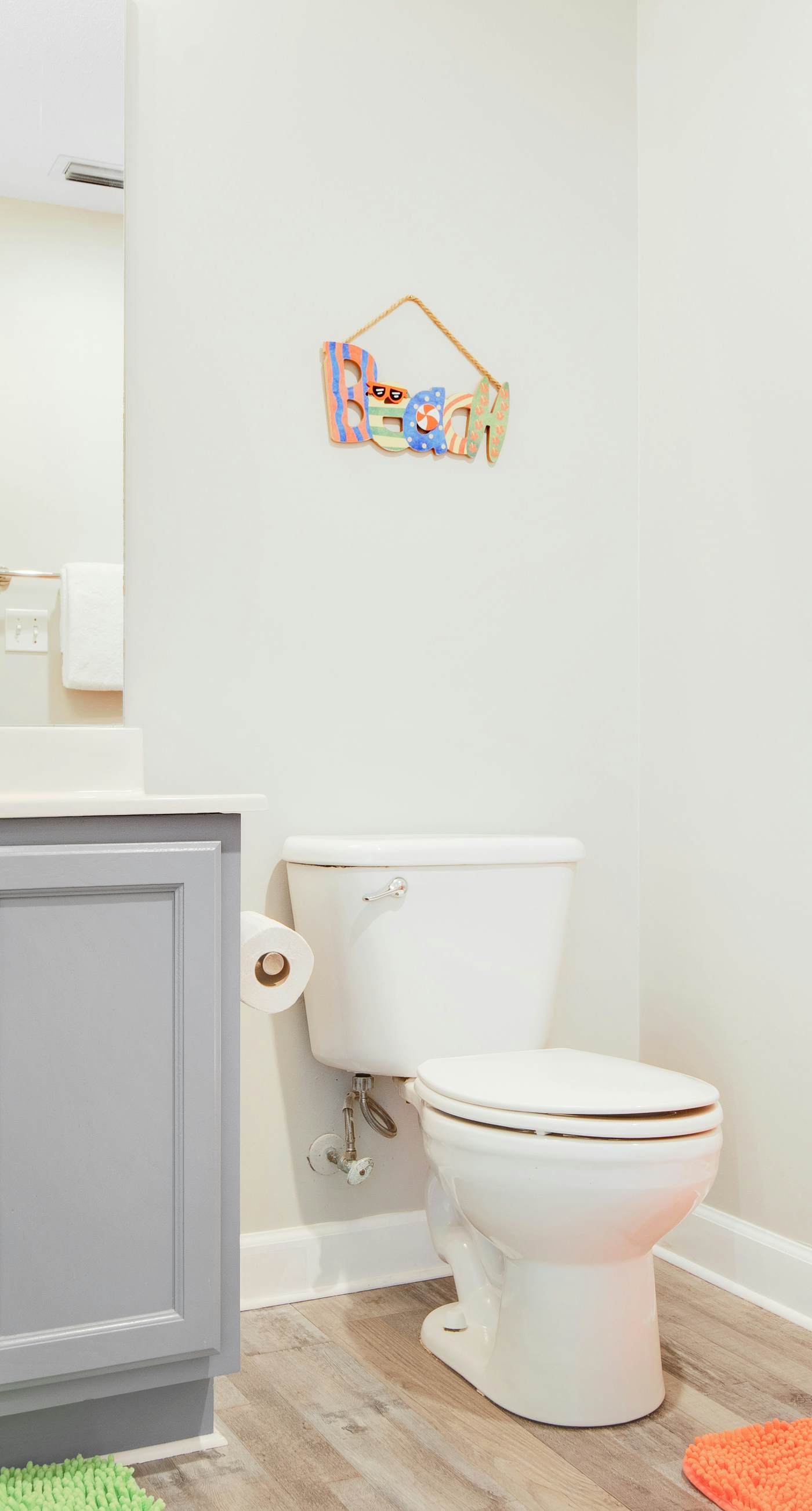 Sunny getaway at the beach with furnished balcony, pool & fitness room