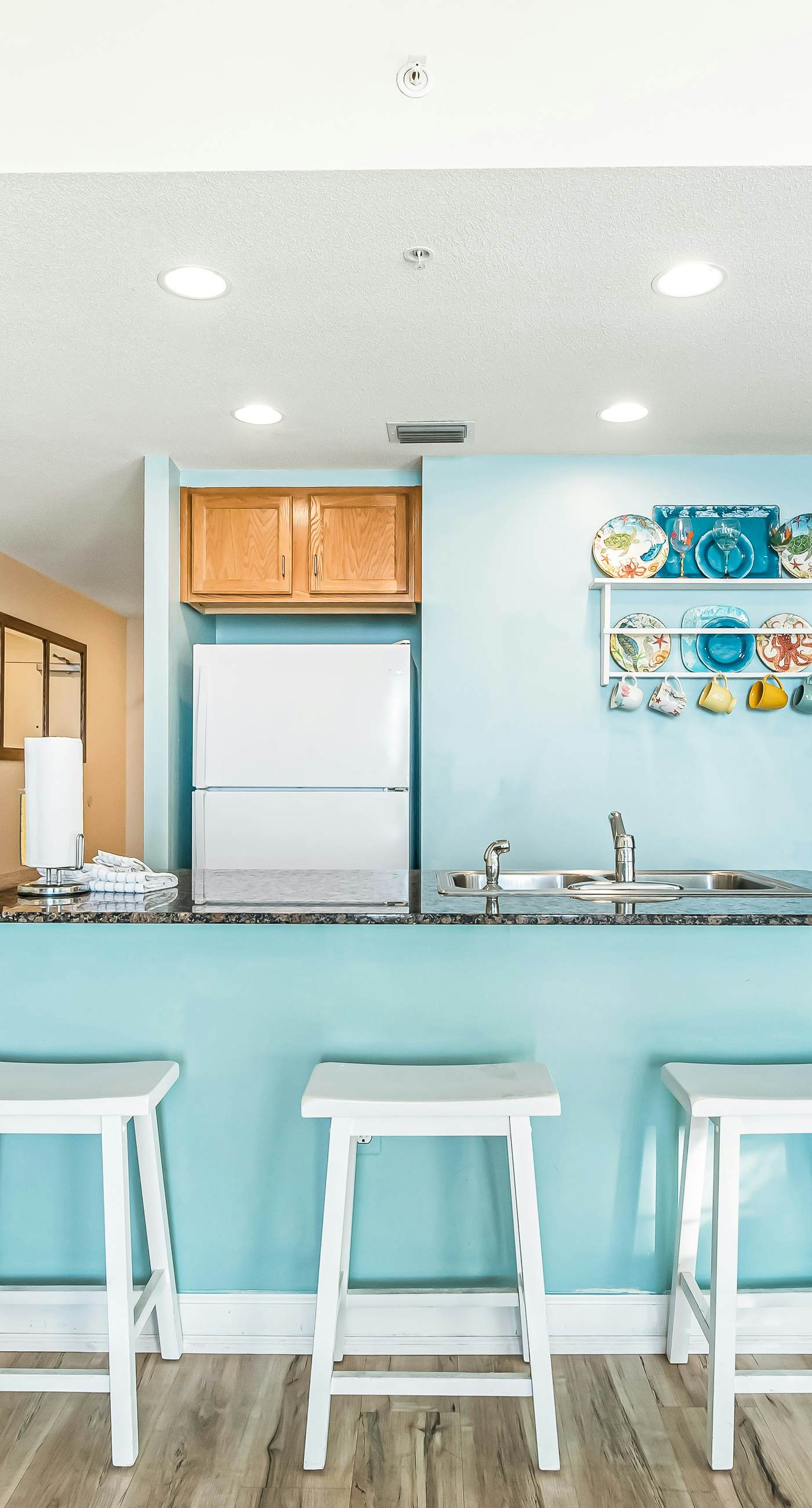 Snow-bird friendly condo with pool & fitness room - walk right out to the sand