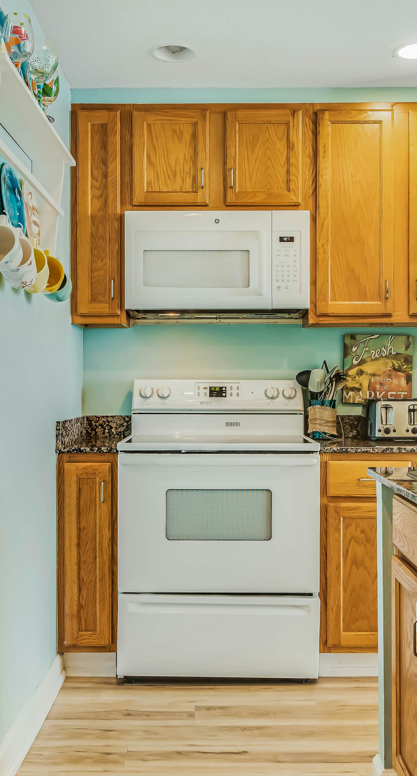 Snow-bird friendly condo with pool & fitness room - walk right out to the sand