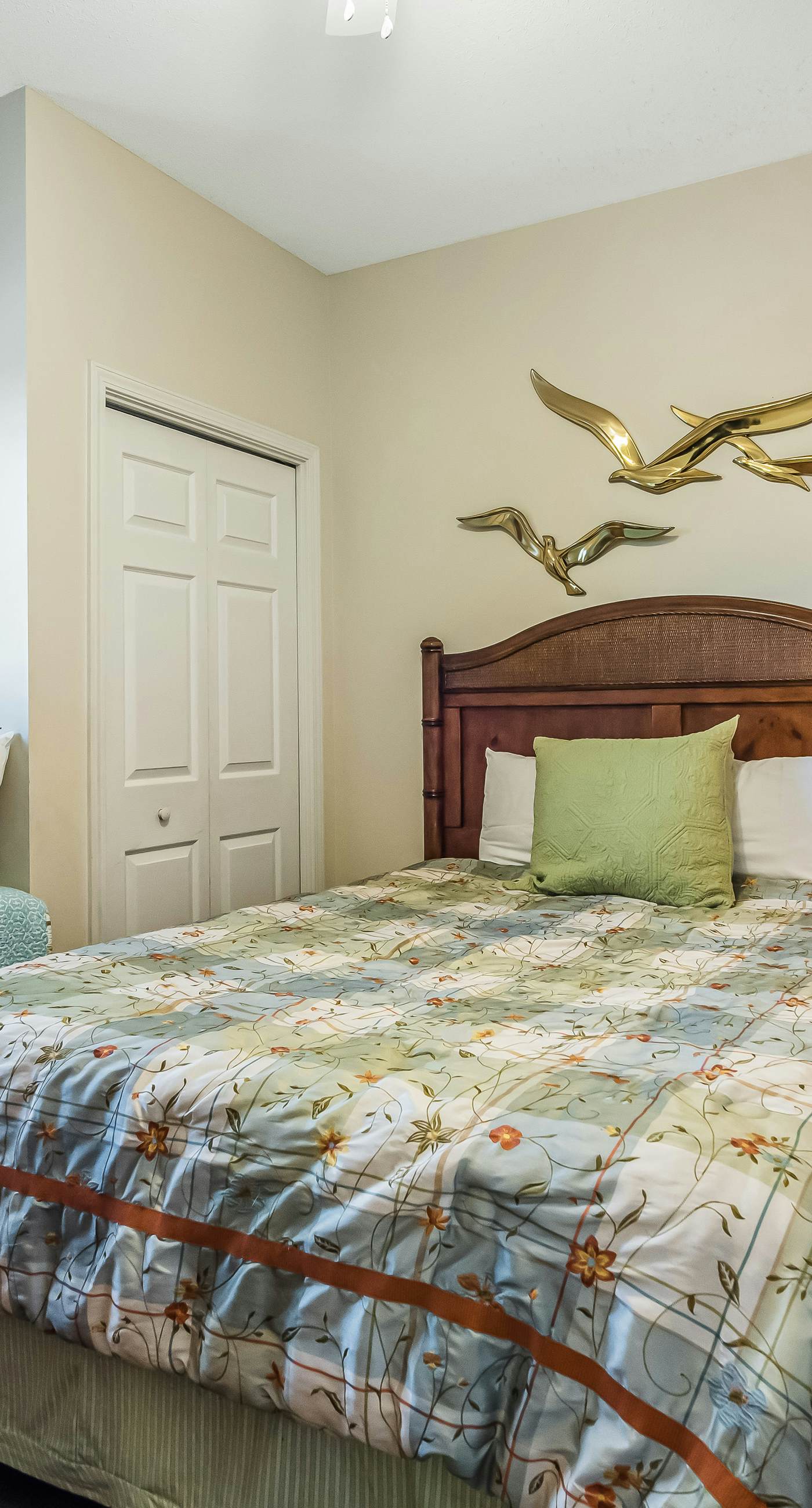 Snow-bird friendly condo with pool & fitness room - walk right out to the sand