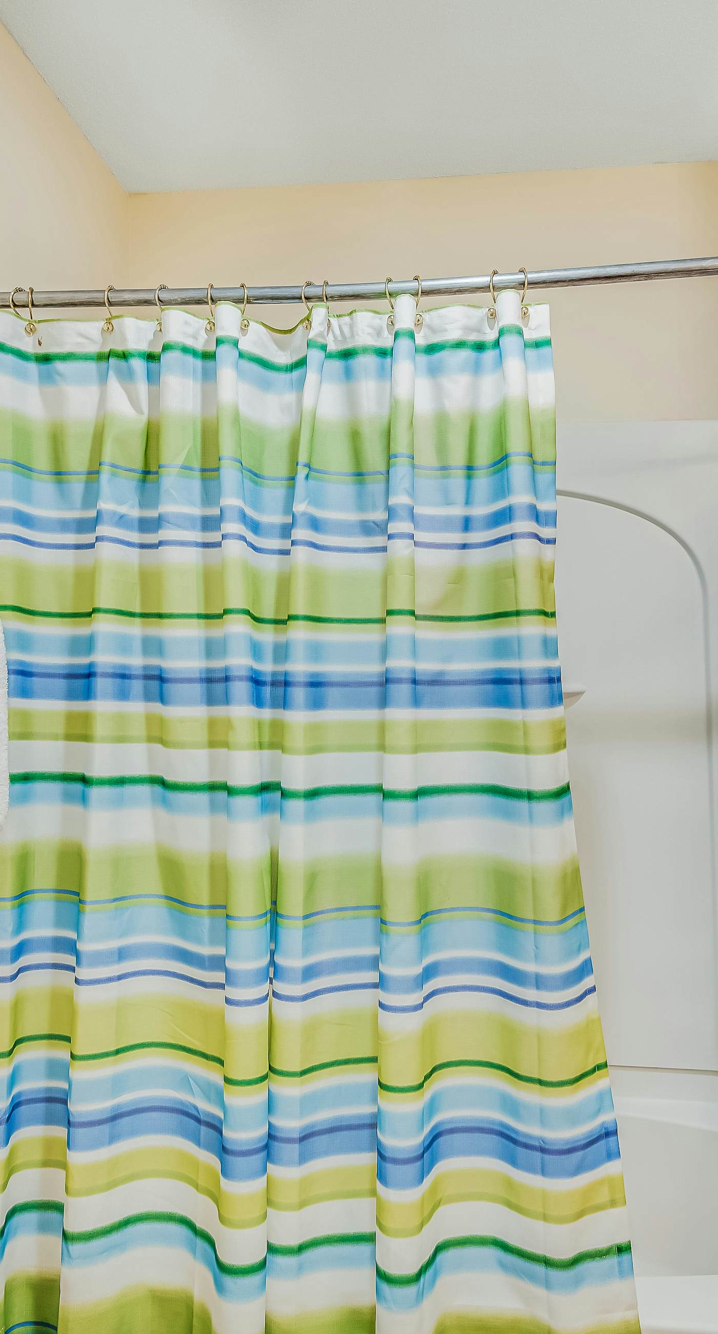 Snow-bird friendly condo with pool & fitness room - walk right out to the sand