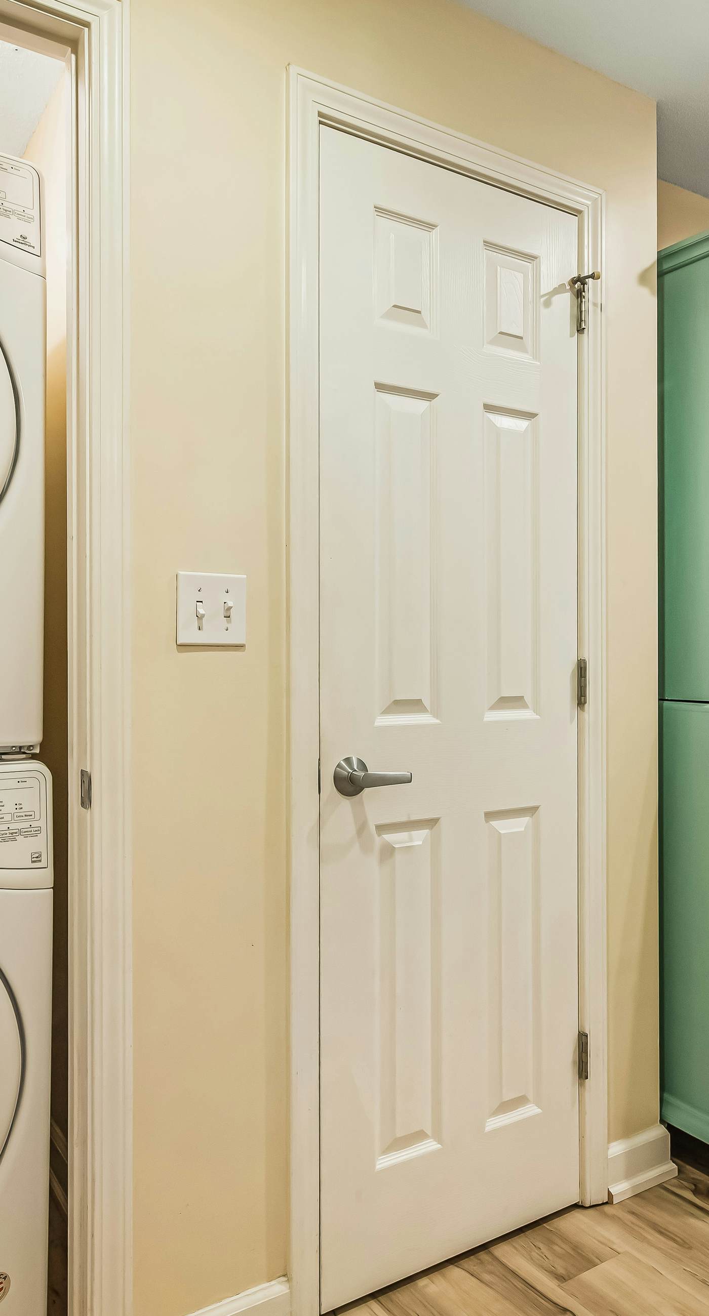 Snow-bird friendly condo with pool & fitness room - walk right out to the sand