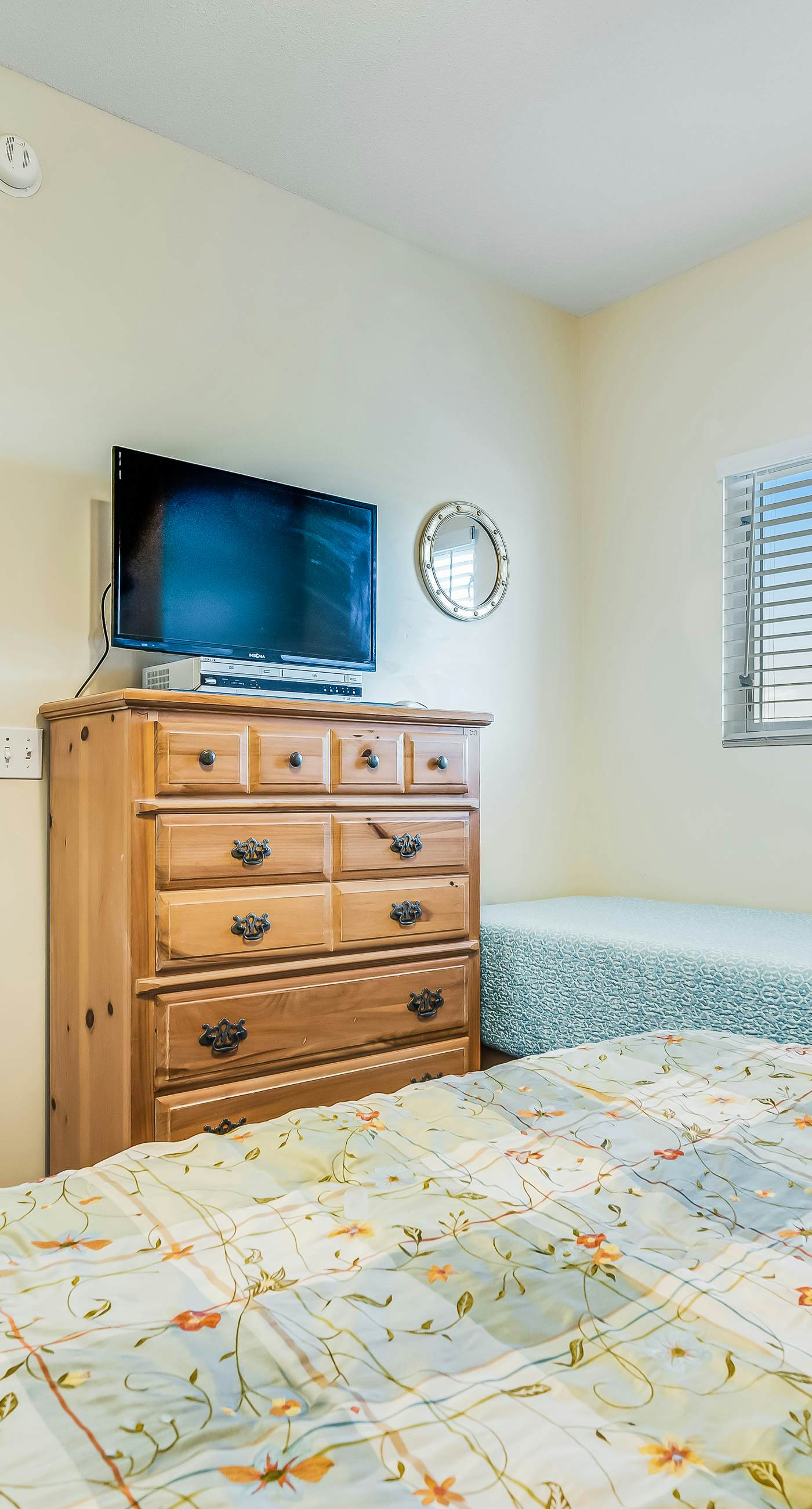 Snow-bird friendly condo with pool & fitness room - walk right out to the sand