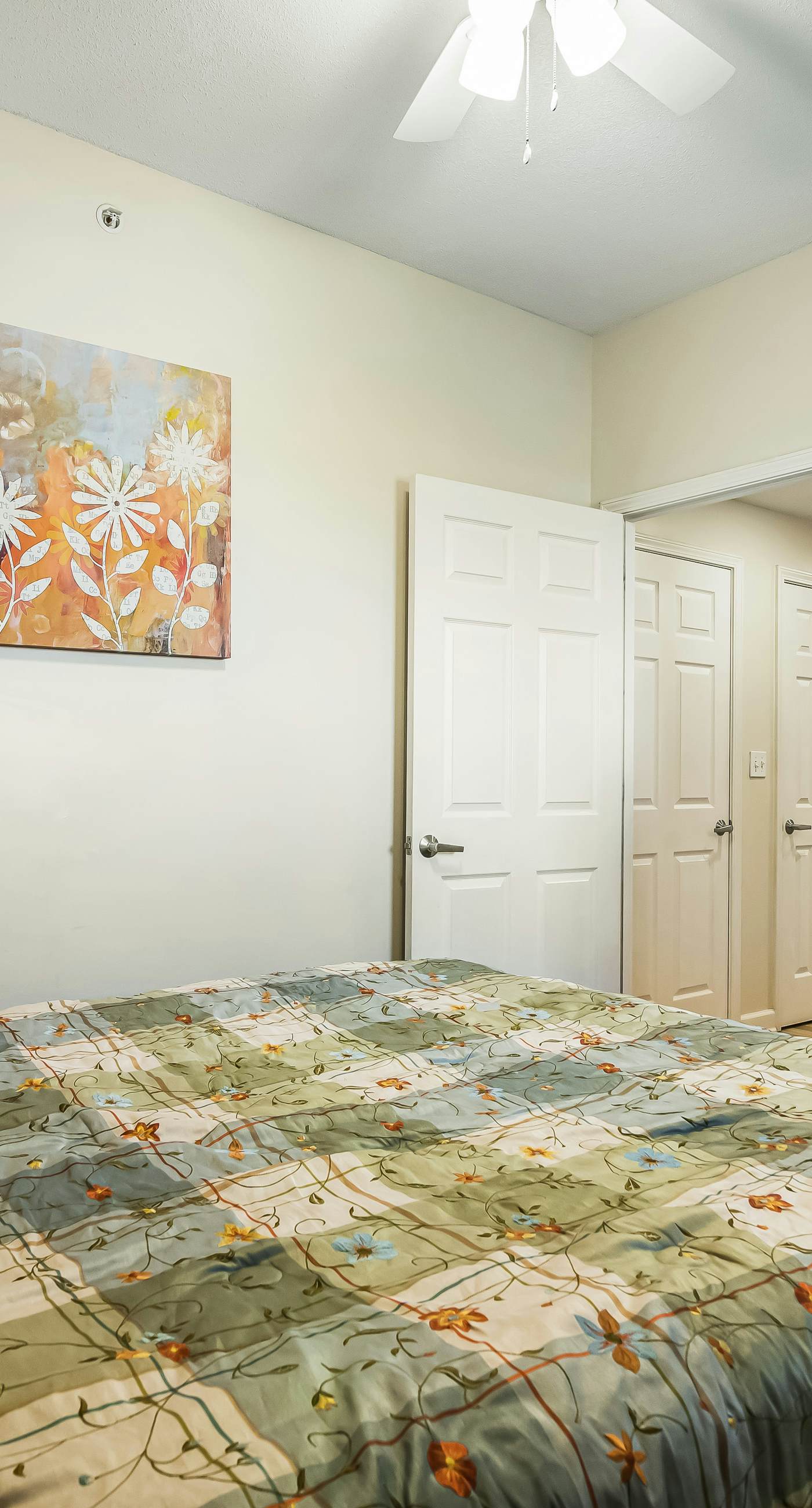 Snow-bird friendly condo with pool & fitness room - walk right out to the sand