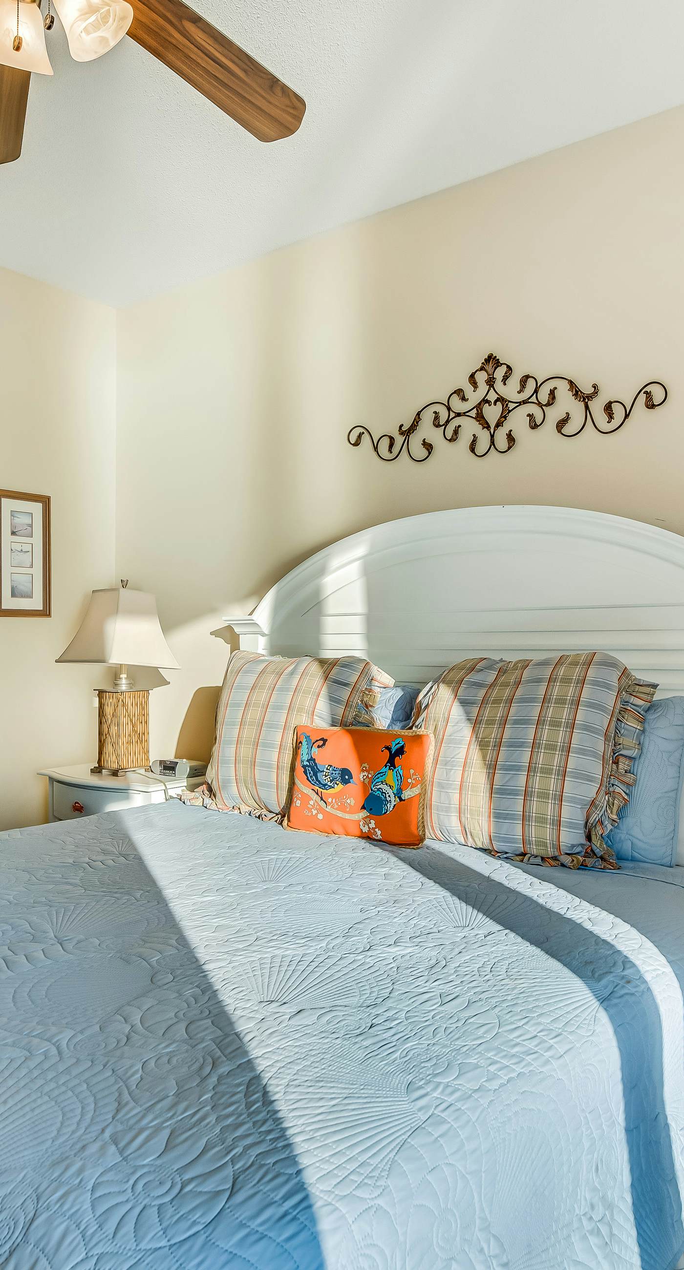 Snow-bird friendly condo with pool & fitness room - walk right out to the sand