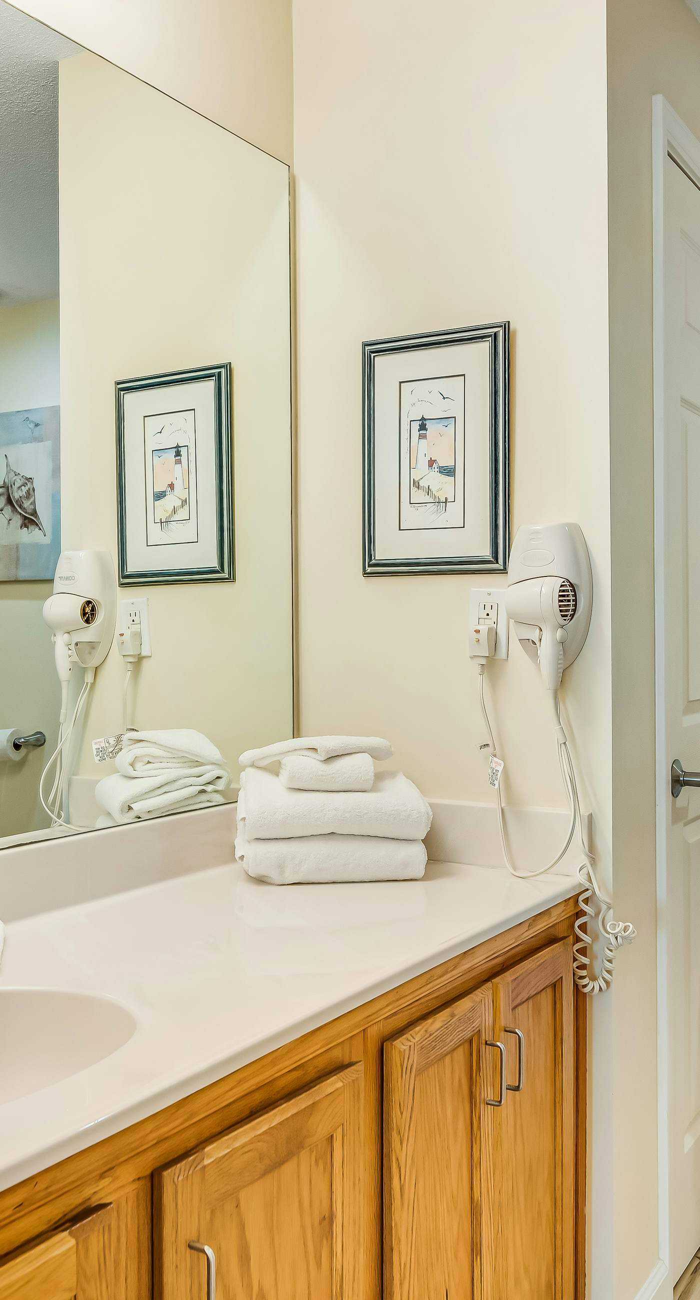 Snow-bird friendly condo with pool & fitness room - walk right out to the sand