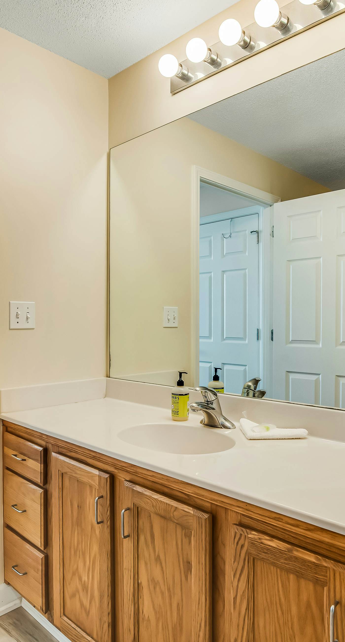 Snow-bird friendly condo with pool & fitness room - walk right out to the sand