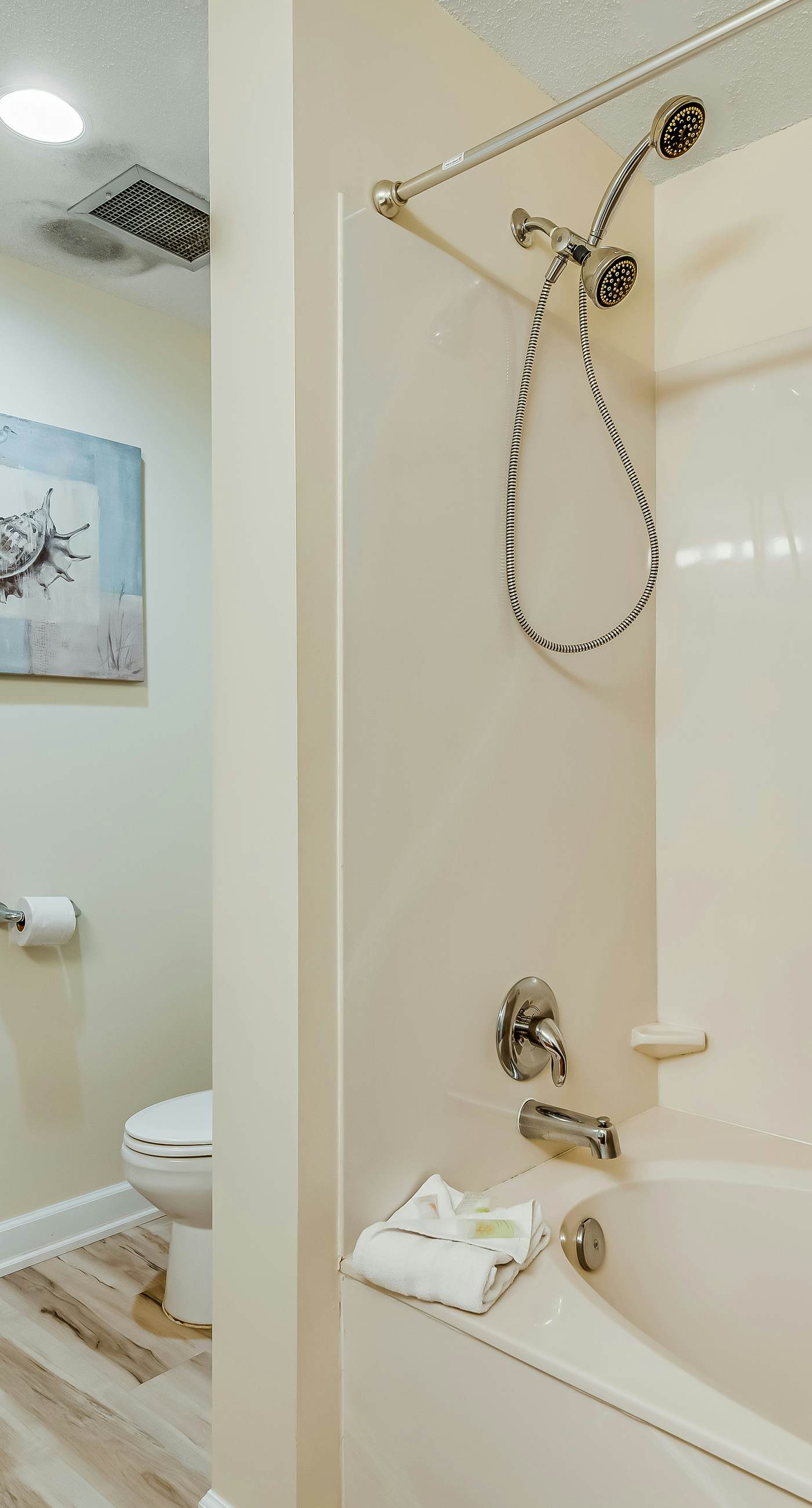 Snow-bird friendly condo with pool & fitness room - walk right out to the sand