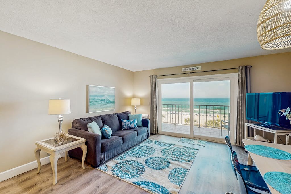 Cozy beachfront condo with private balcony, shared pool & beach access