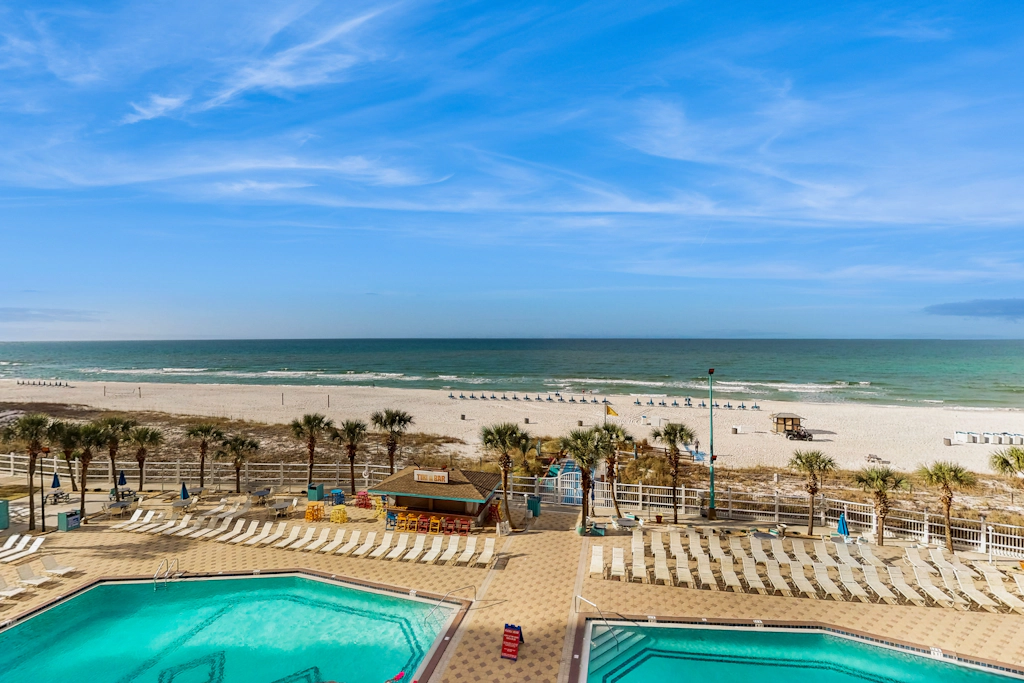 Cozy beachfront condo with private balcony, shared pool & beach access