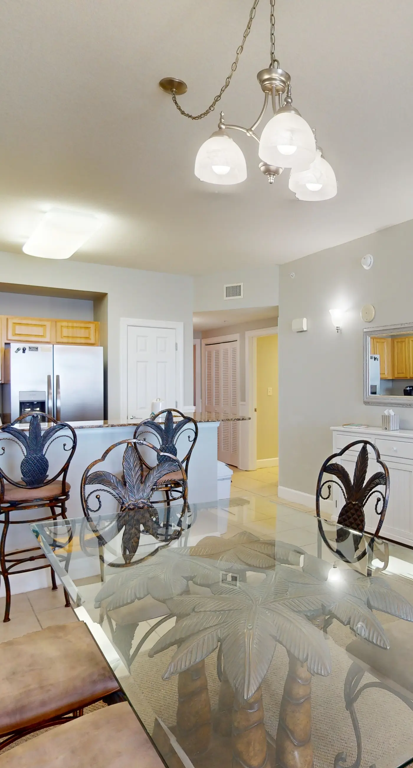 Gorgeous beachfront condo, shared pool and beach access