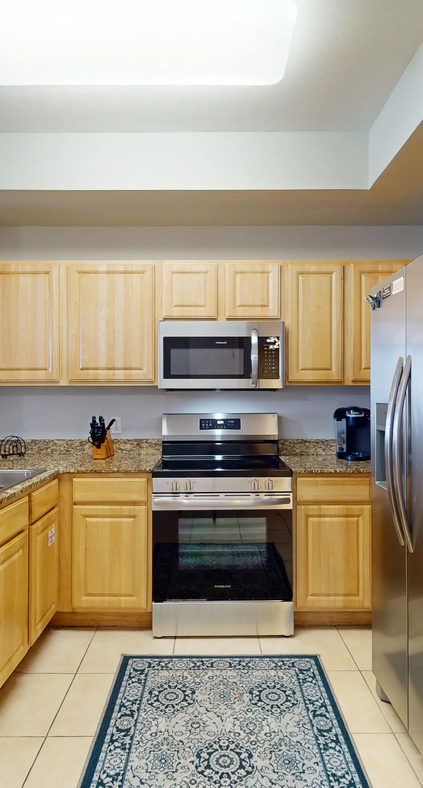 Gorgeous beachfront condo, shared pool and beach access