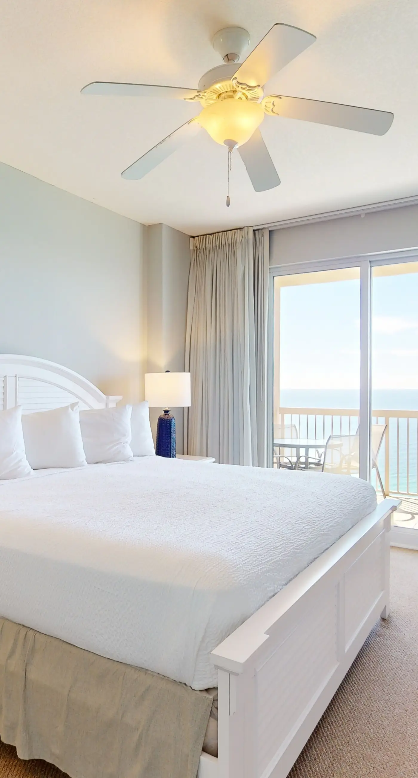 Gorgeous beachfront condo, shared pool and beach access