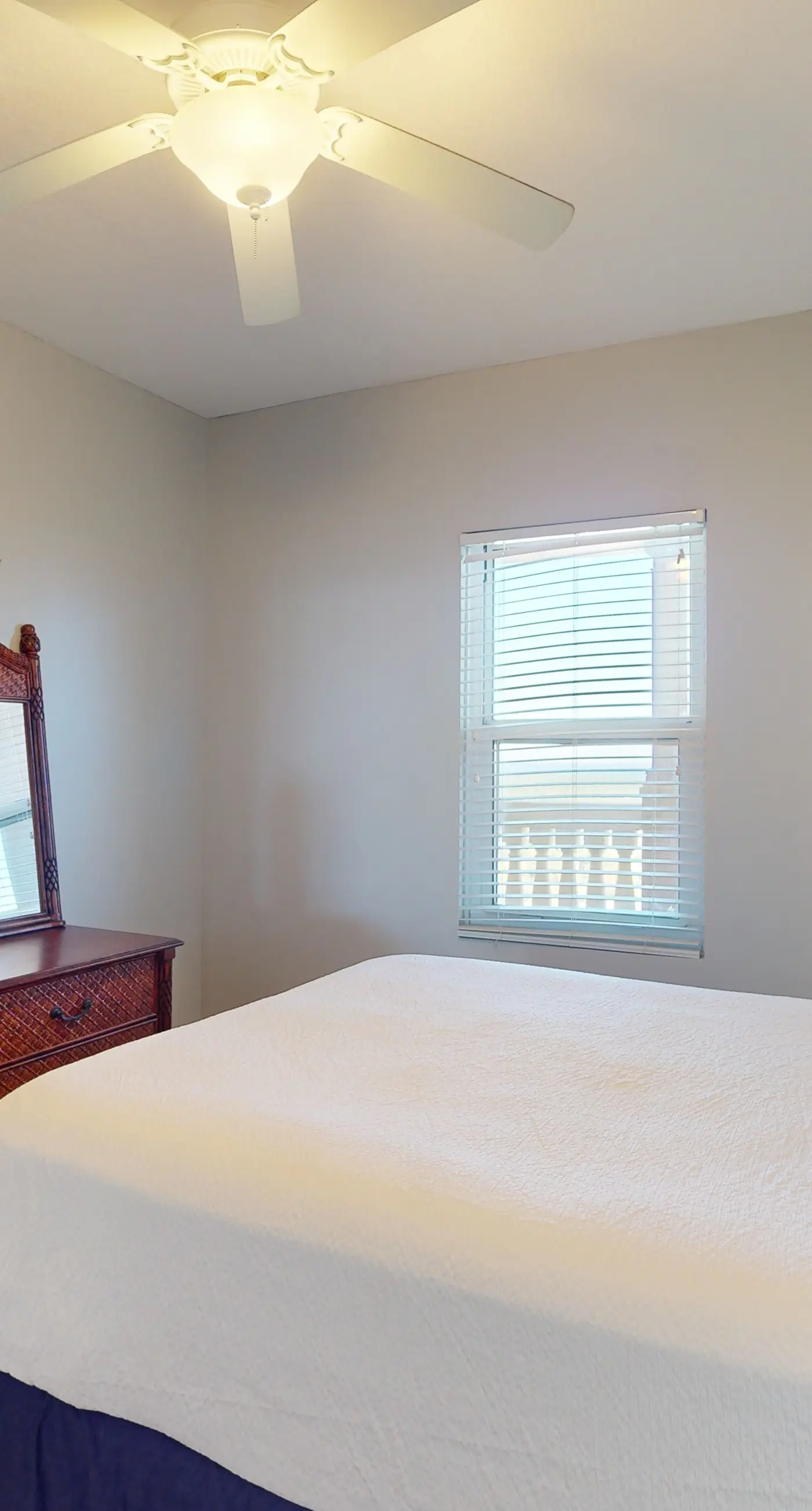 Gorgeous beachfront condo, shared pool and beach access