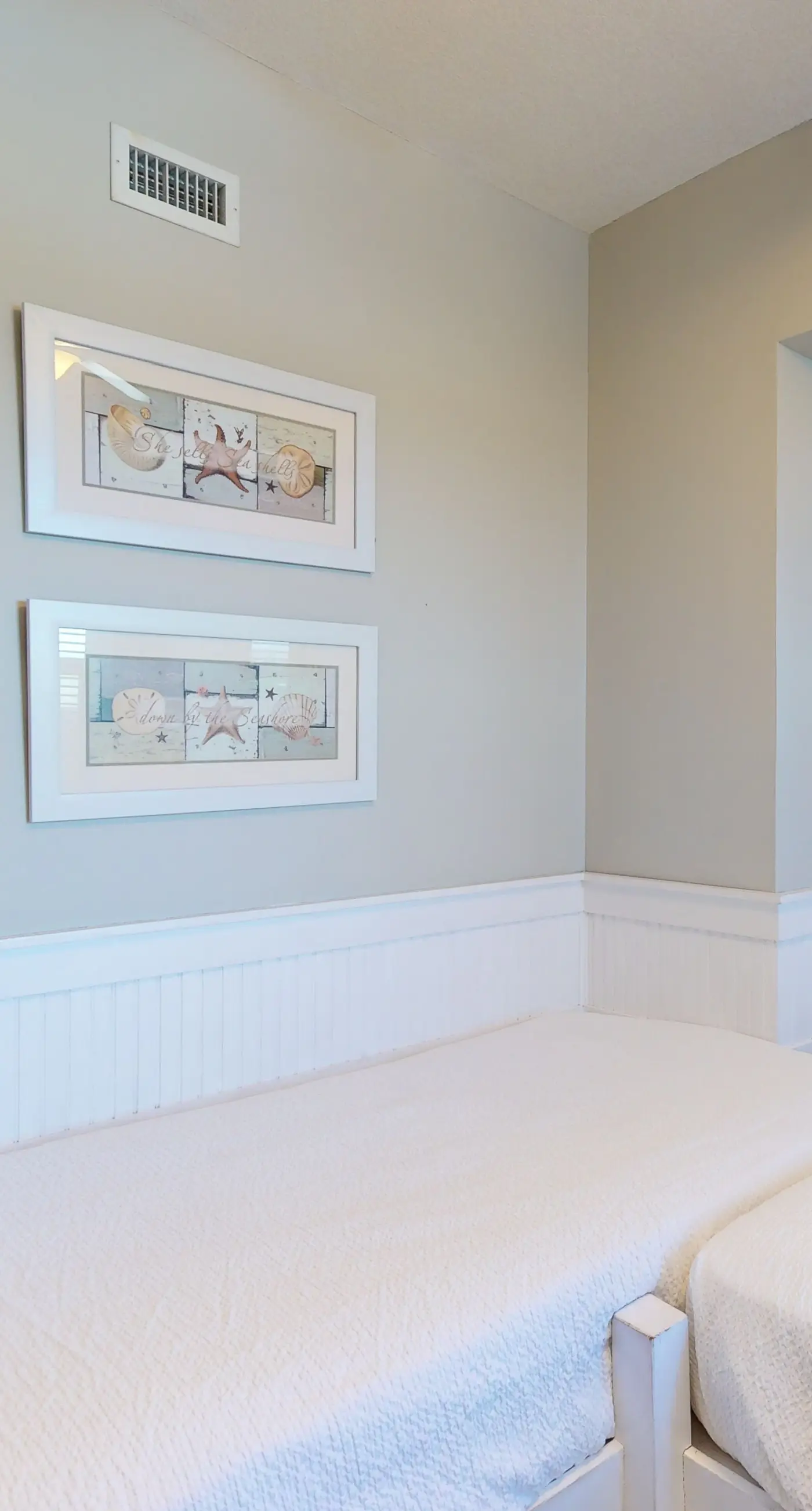 Gorgeous beachfront condo, shared pool and beach access