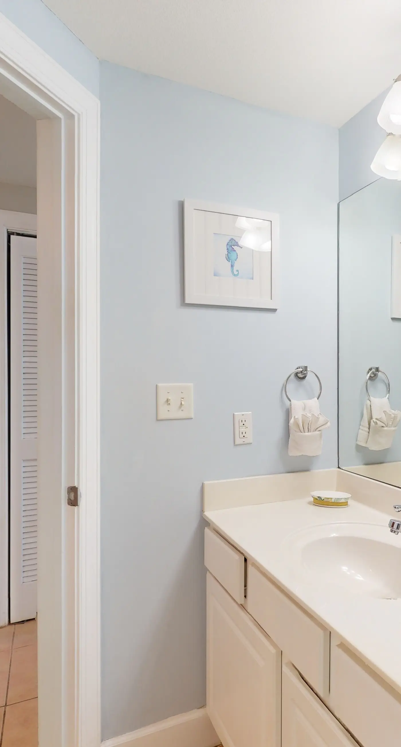 Gorgeous beachfront condo, shared pool and beach access
