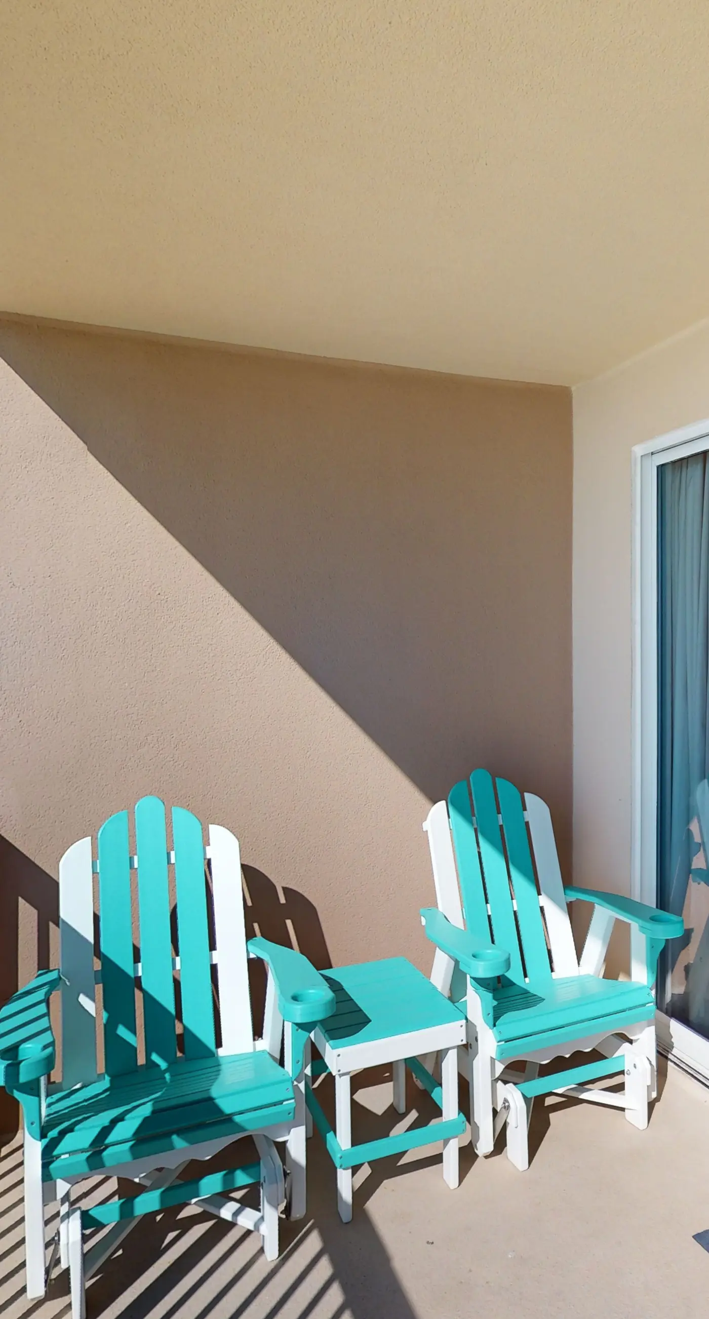 Gorgeous beachfront condo, shared pool and beach access