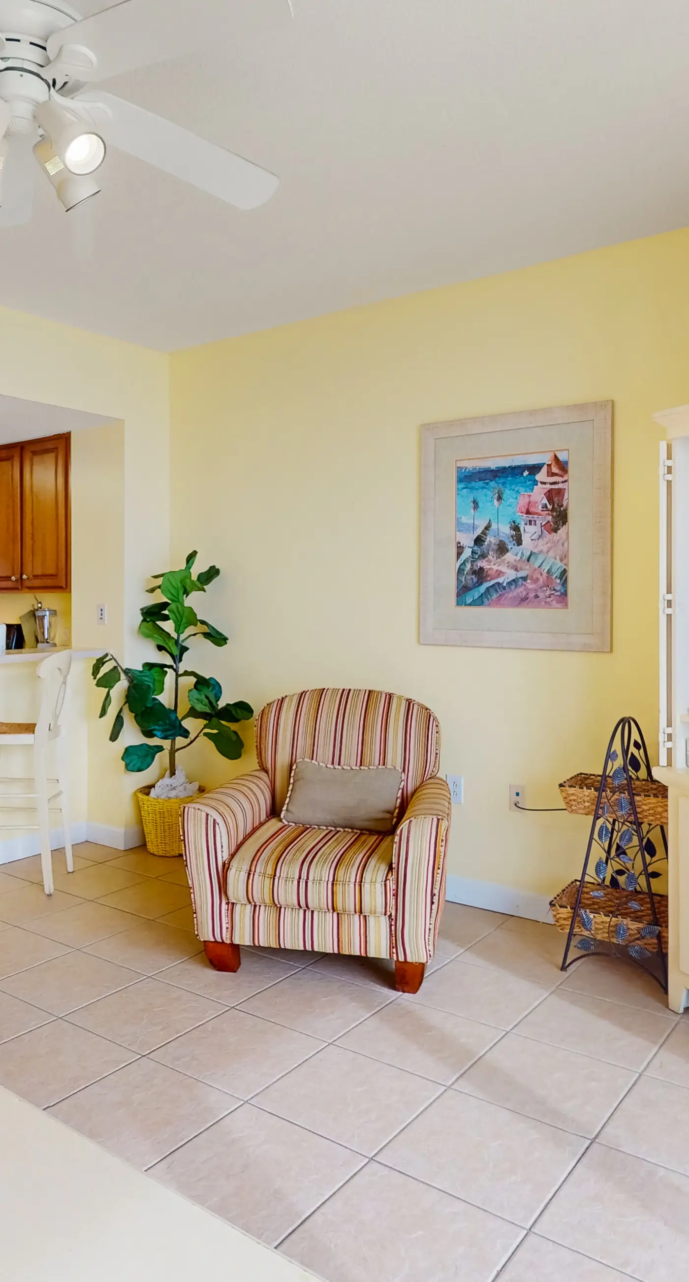 Beachfront 20th-floor condo with heated pools, hot tubs, balcony & Gulf views