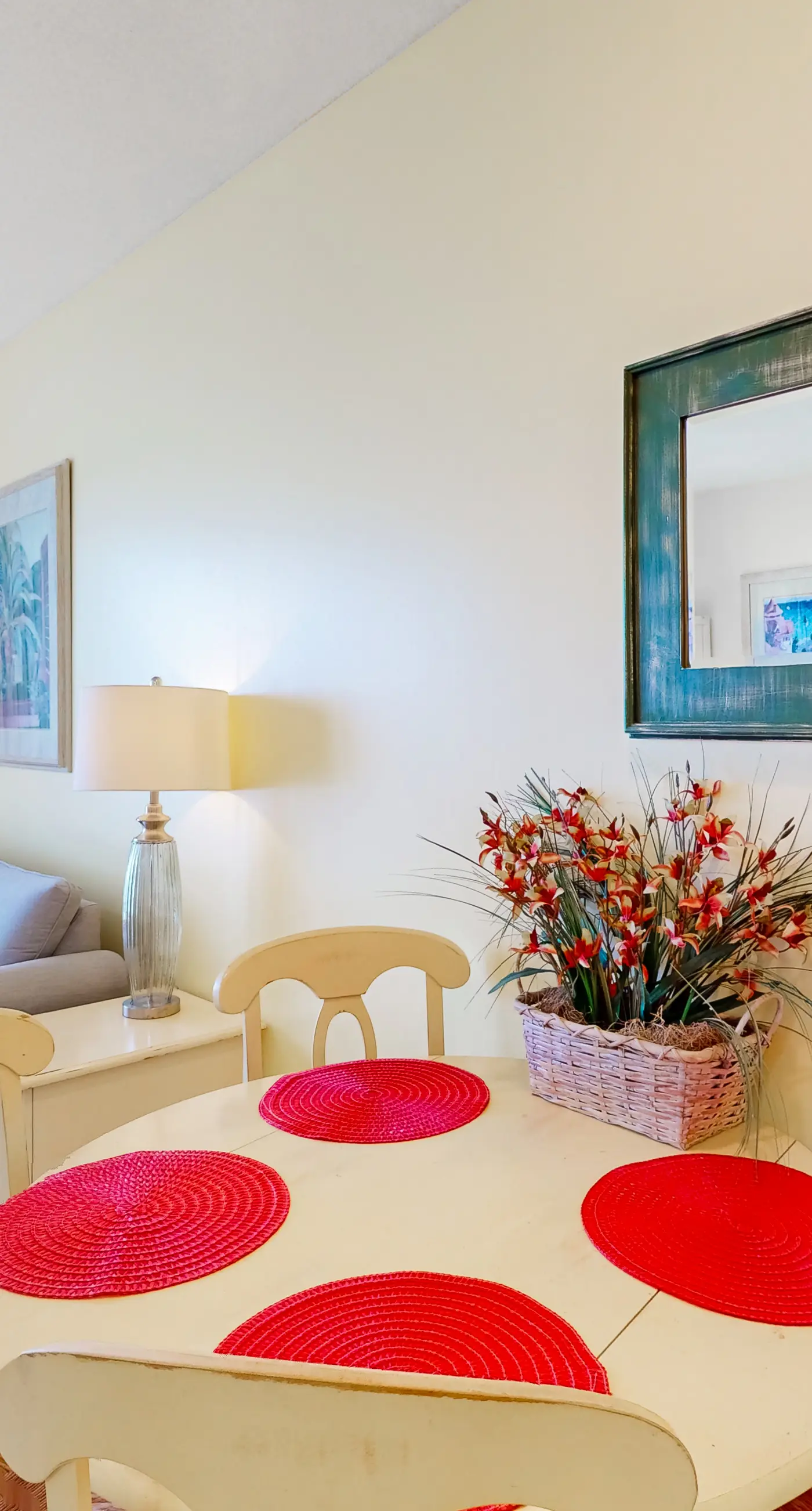 Beachfront 20th-floor condo with heated pools, hot tubs, balcony & Gulf views