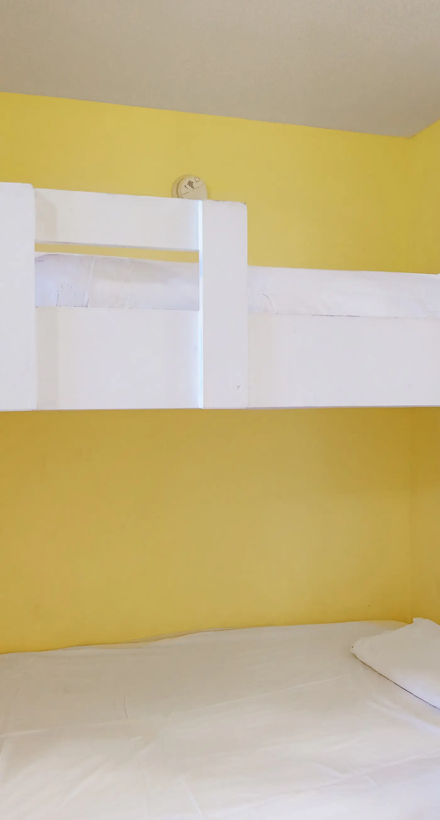 Beachfront 20th-floor condo with heated pools, hot tubs, balcony & Gulf views