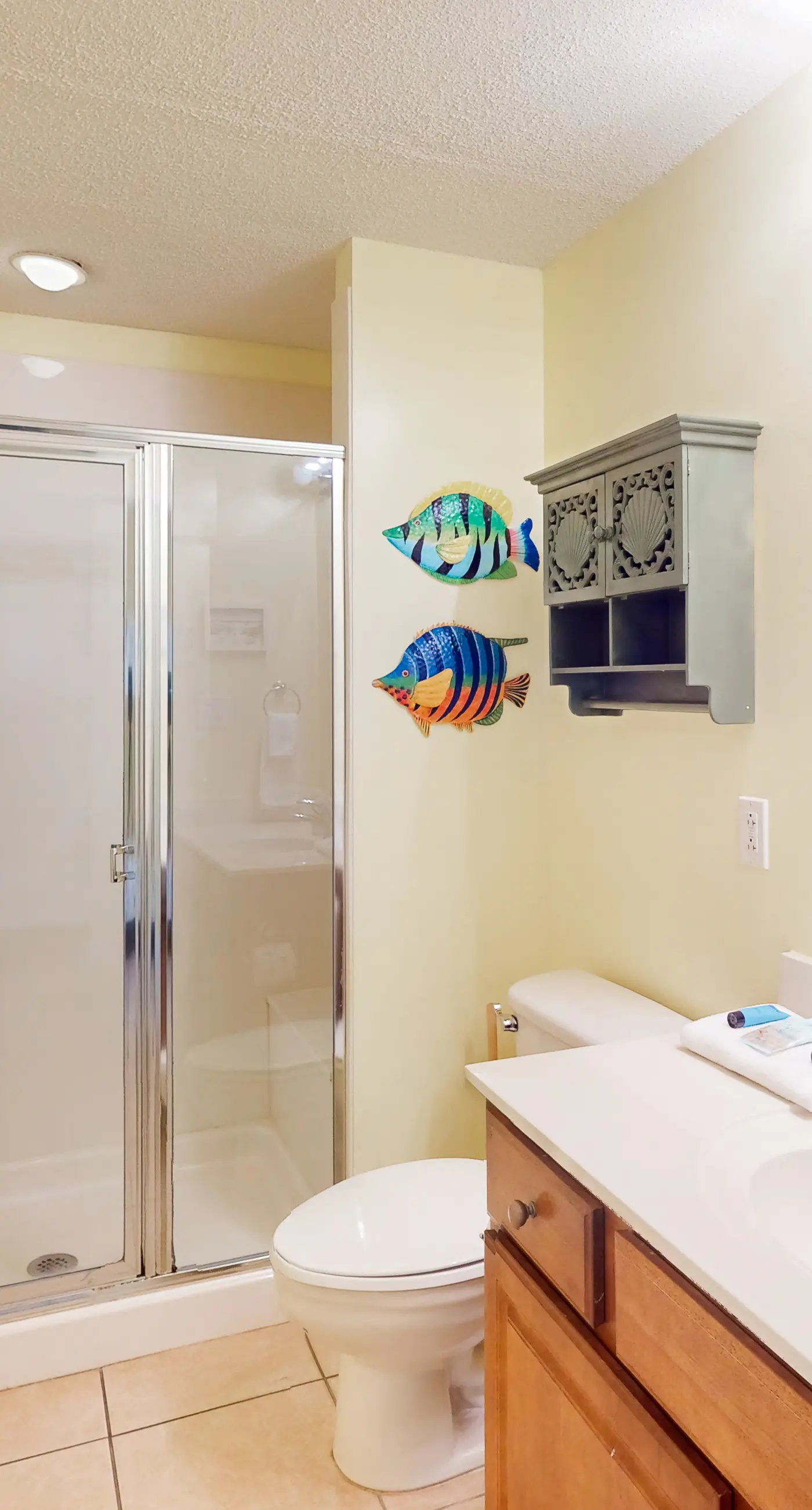 Beachfront 20th-floor condo with heated pools, hot tubs, balcony & Gulf views